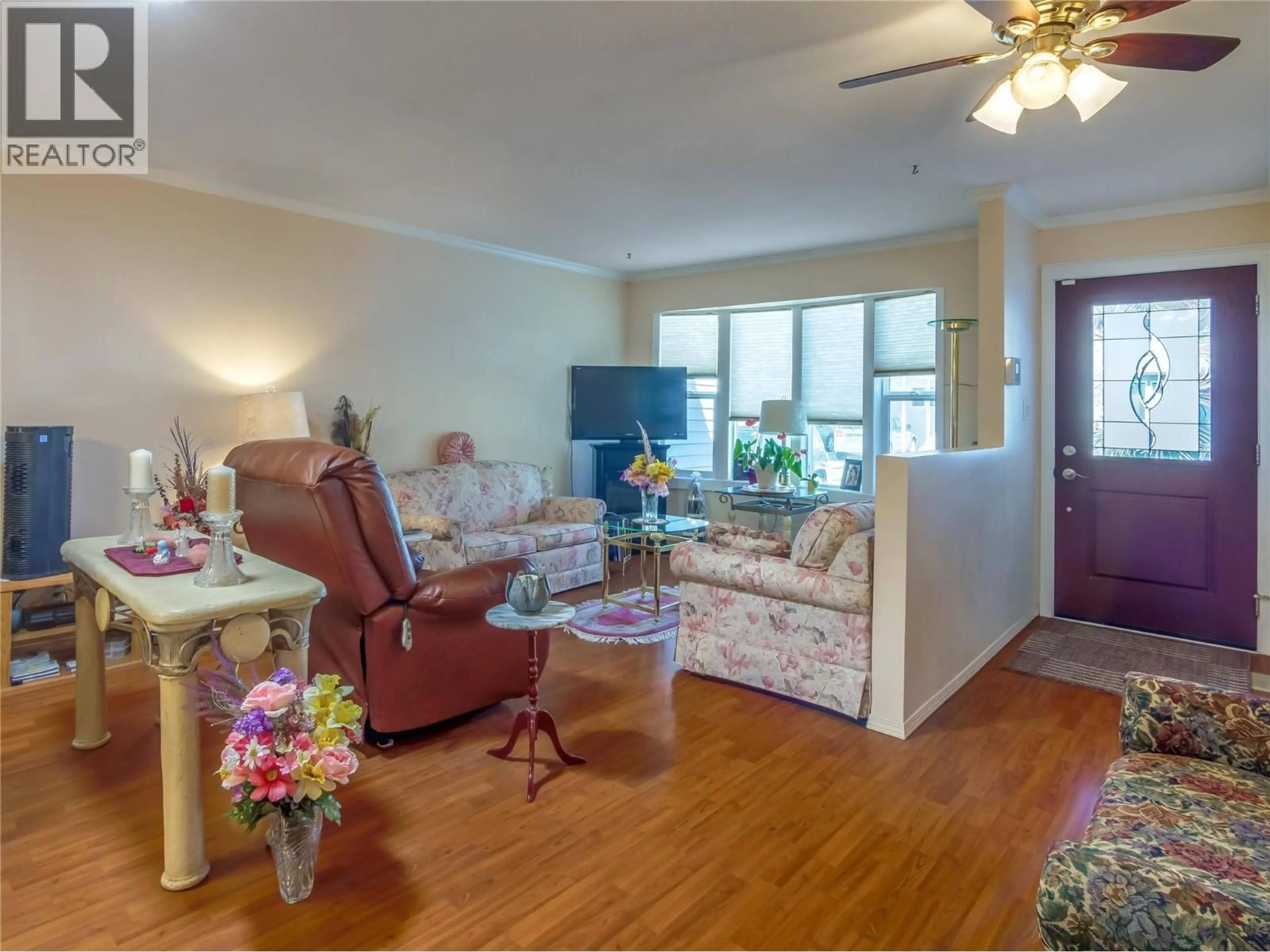 Living room with furniture, wood/laminate floor for 102 - 2445 SOUTH MAIN STREET, Penticton British Columbia V2A5J1