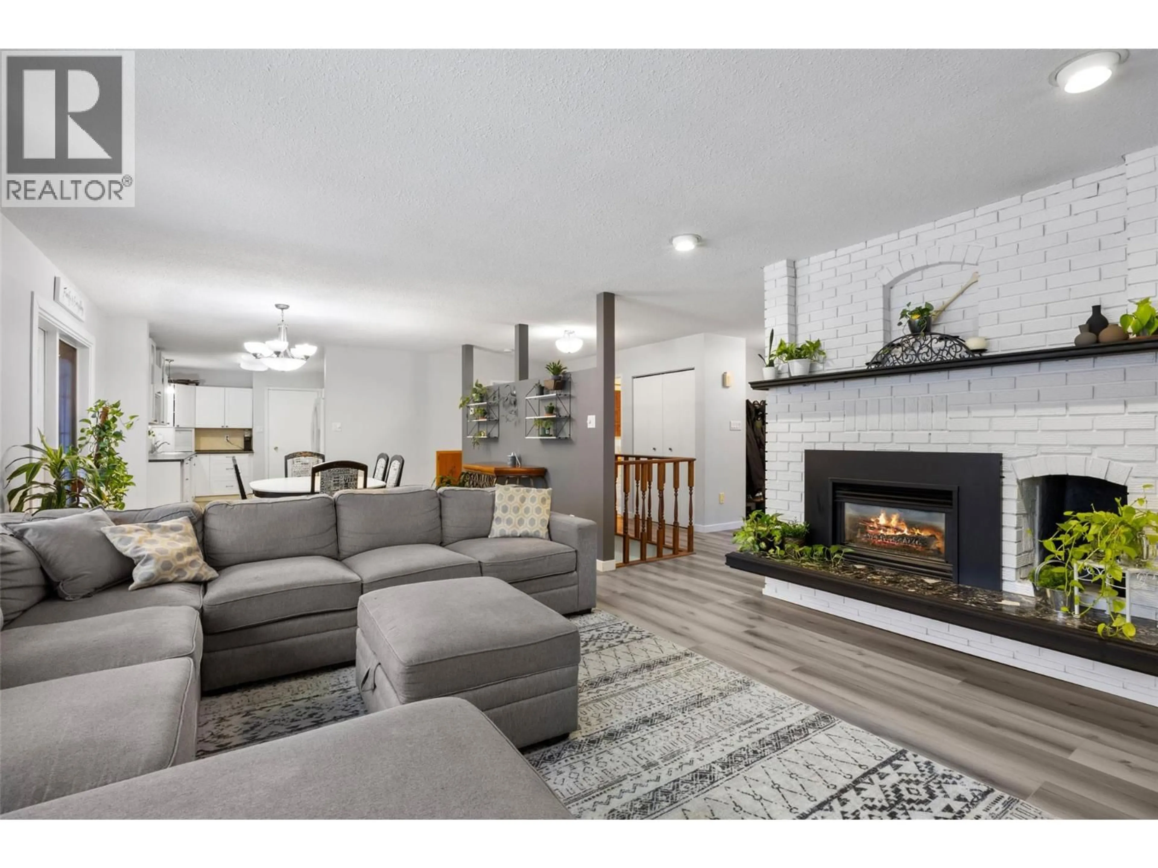 Living room with furniture, unknown for 229 ASPEN DRIVE, Chase British Columbia V0E1M0