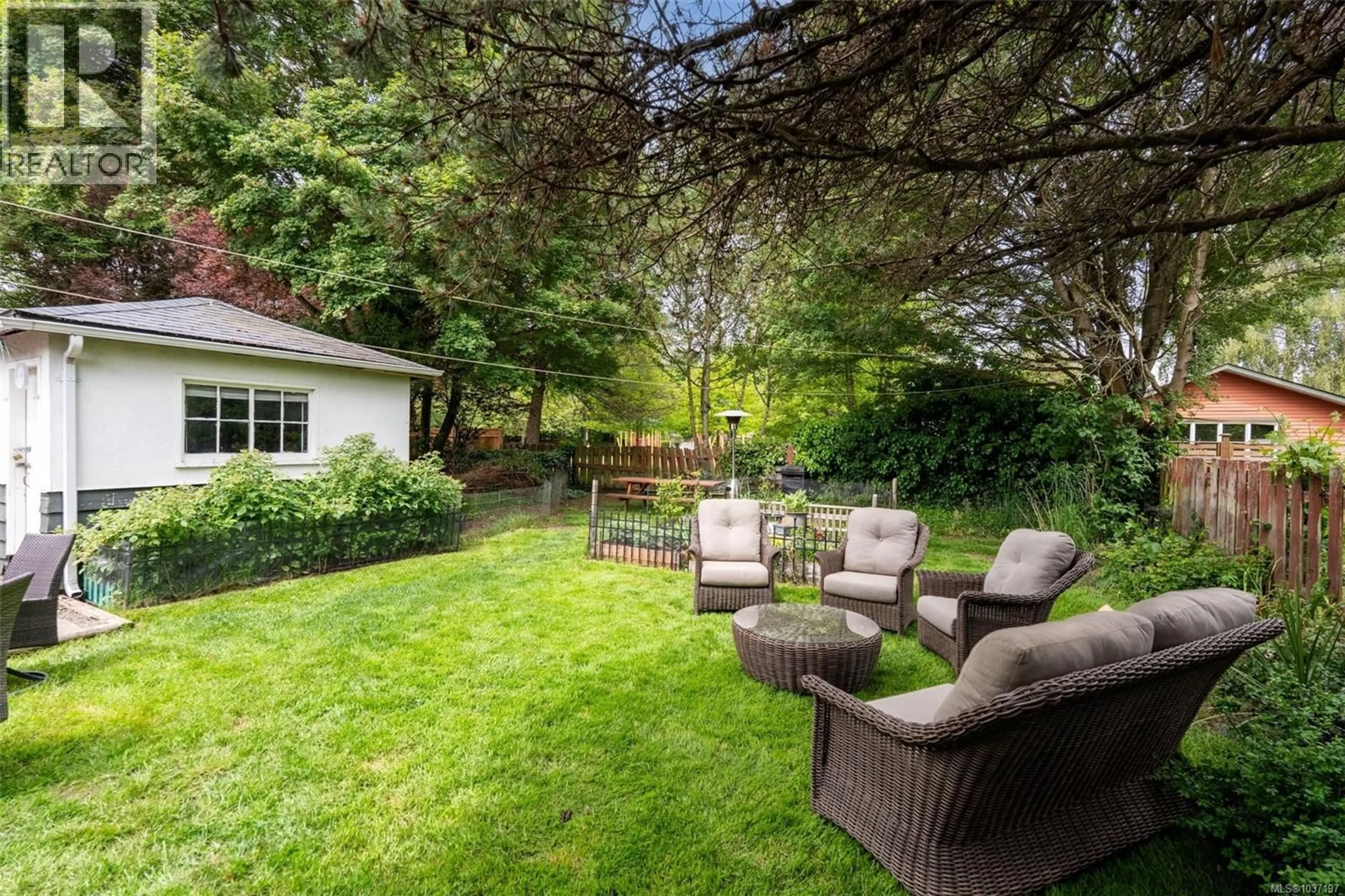 Patio, unknown for 1914 LEIGHTON ROAD, Victoria British Columbia V8R1N4