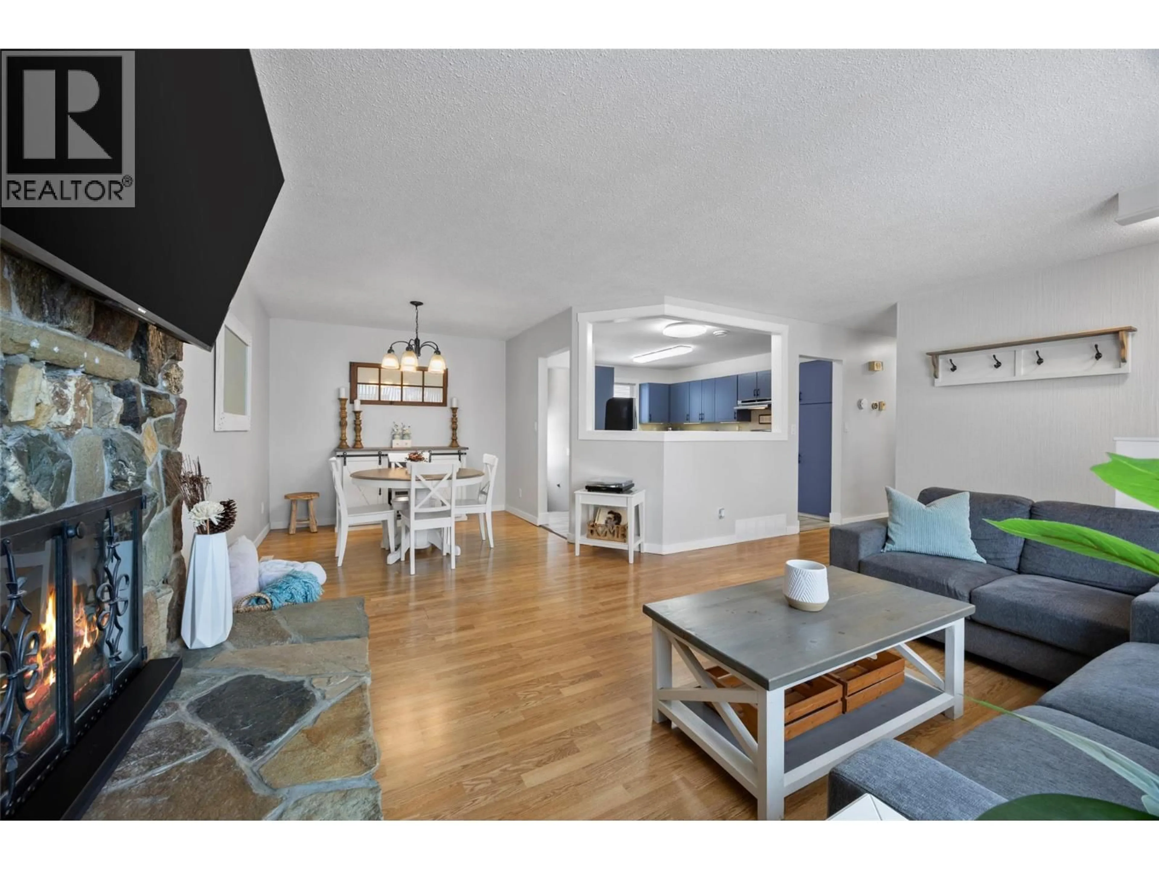 Living room with furniture, wood/laminate floor for 1139 CHATEAU STREET, Kamloops British Columbia V2B5R3