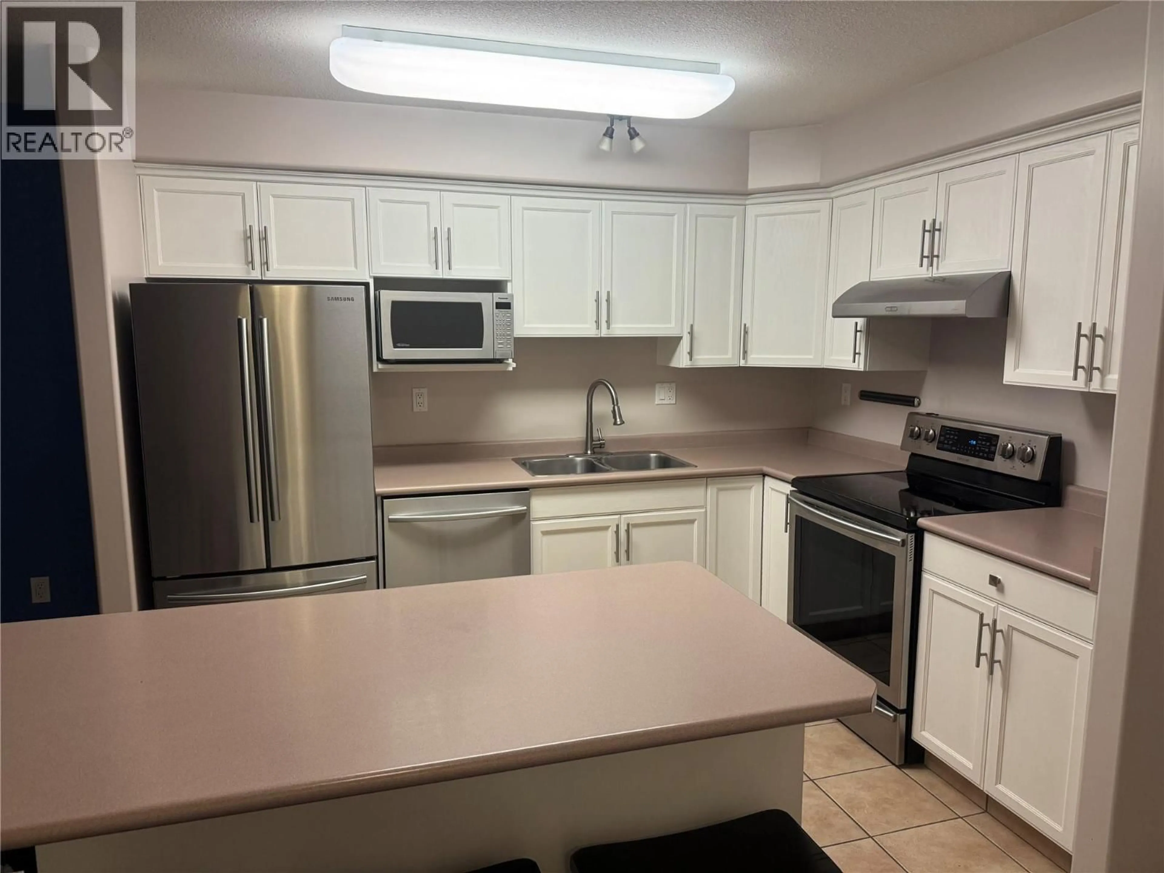 Standard kitchen, unknown for 302 - 9307 62ND AVENUE, Osoyoos British Columbia V0H1V1