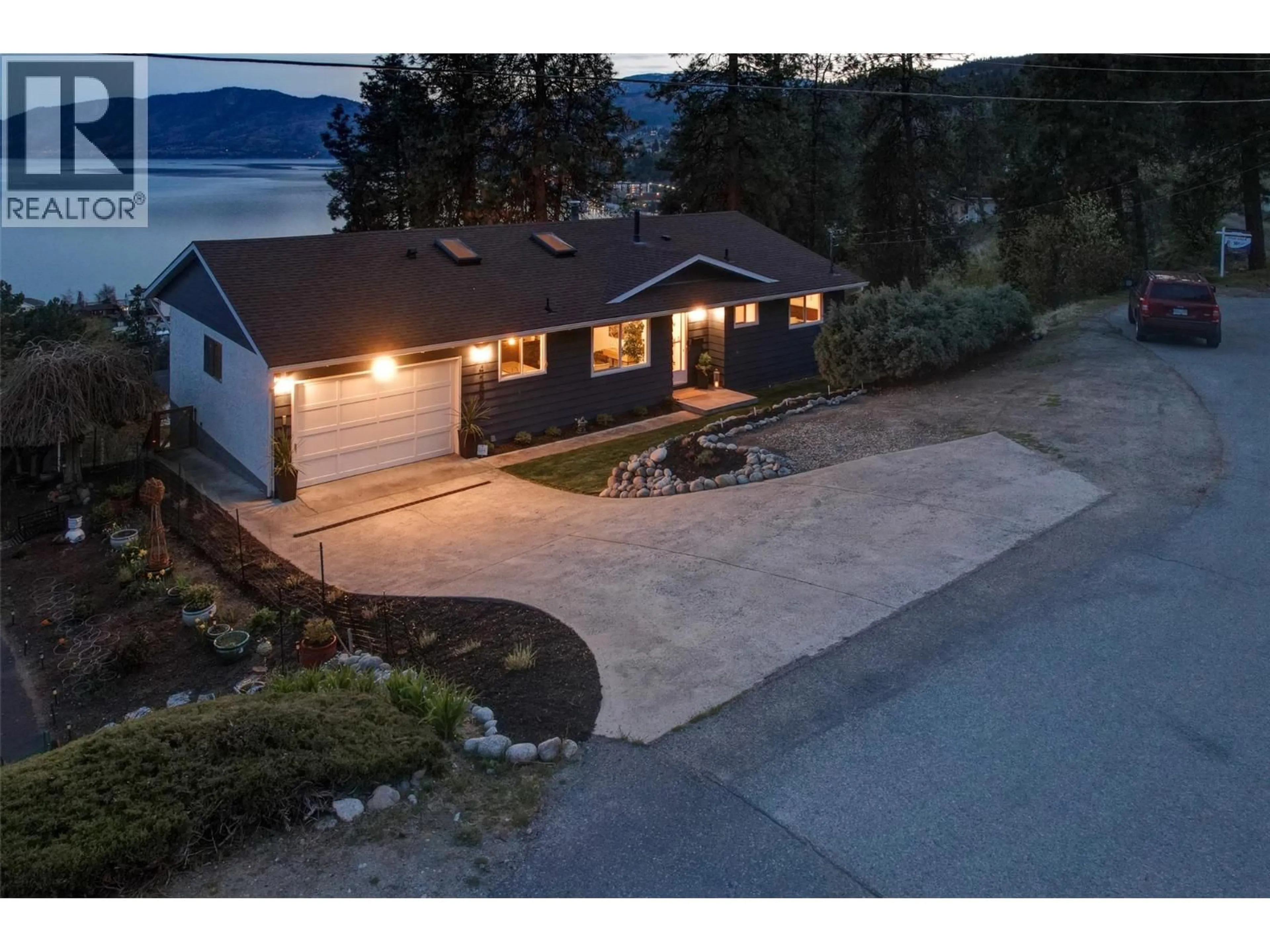 A pic from outside/outdoor area/front of a property/back of a property/a pic from drone, water/lake/river/ocean view for 4239 4TH AVENUE, Peachland British Columbia V0H1X5