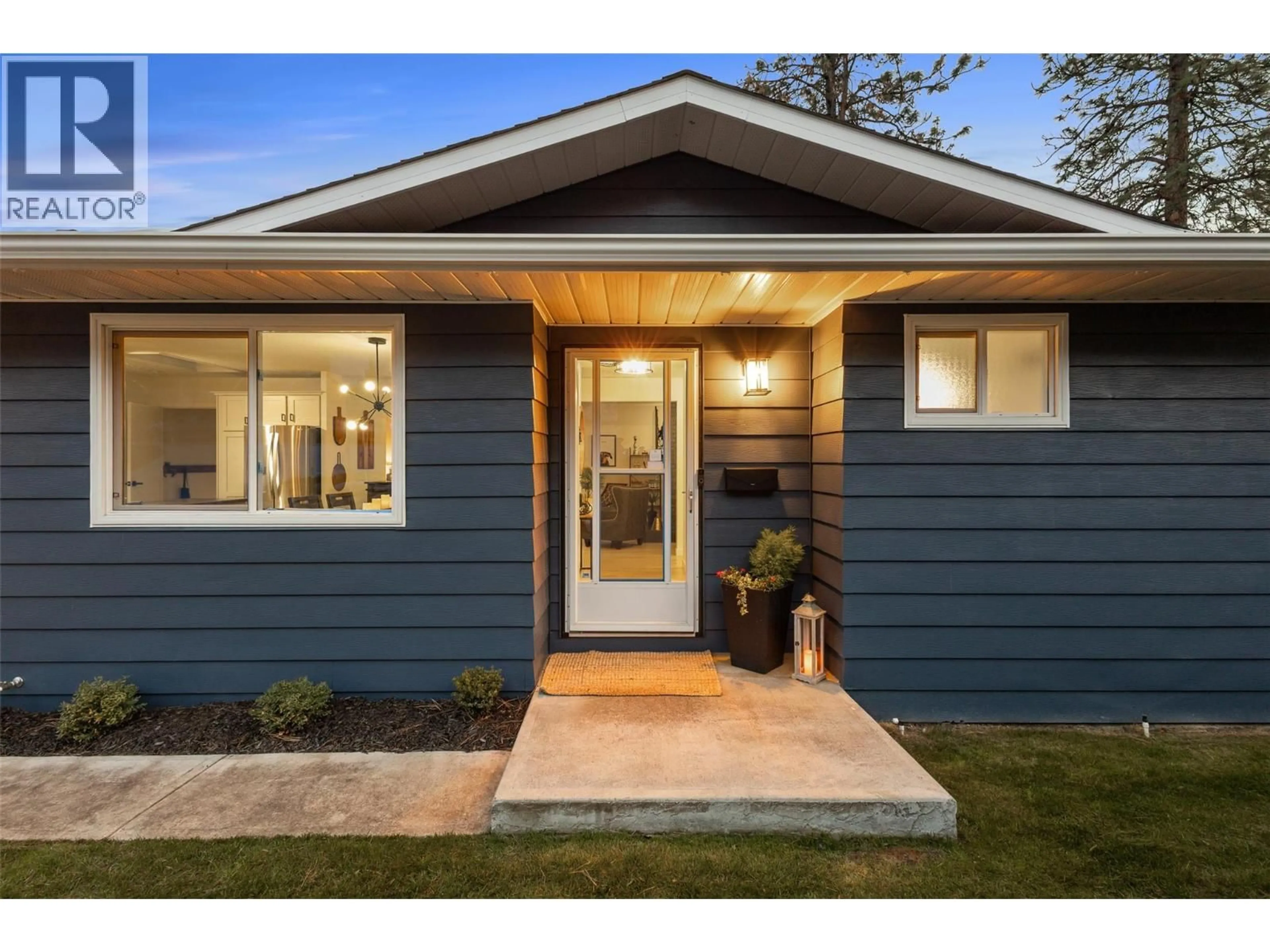 Home with vinyl exterior material, street for 4239 4TH AVENUE, Peachland British Columbia V0H1X5