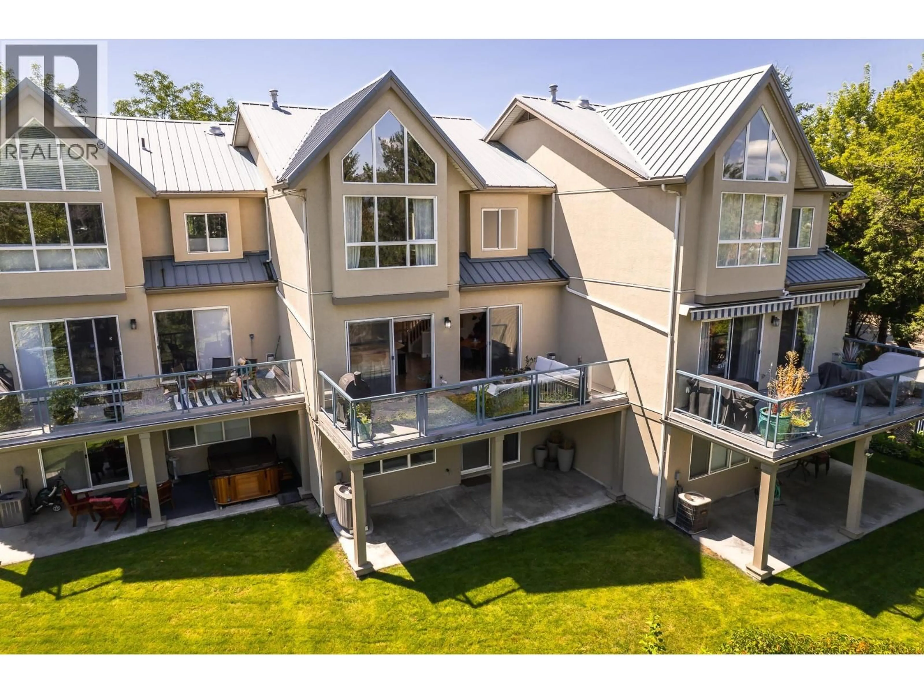 A pic from outside/outdoor area/front of a property/back of a property/a pic from drone, mountain view for 5 - 900 LORNE STREET, Kamloops British Columbia V2C1W9