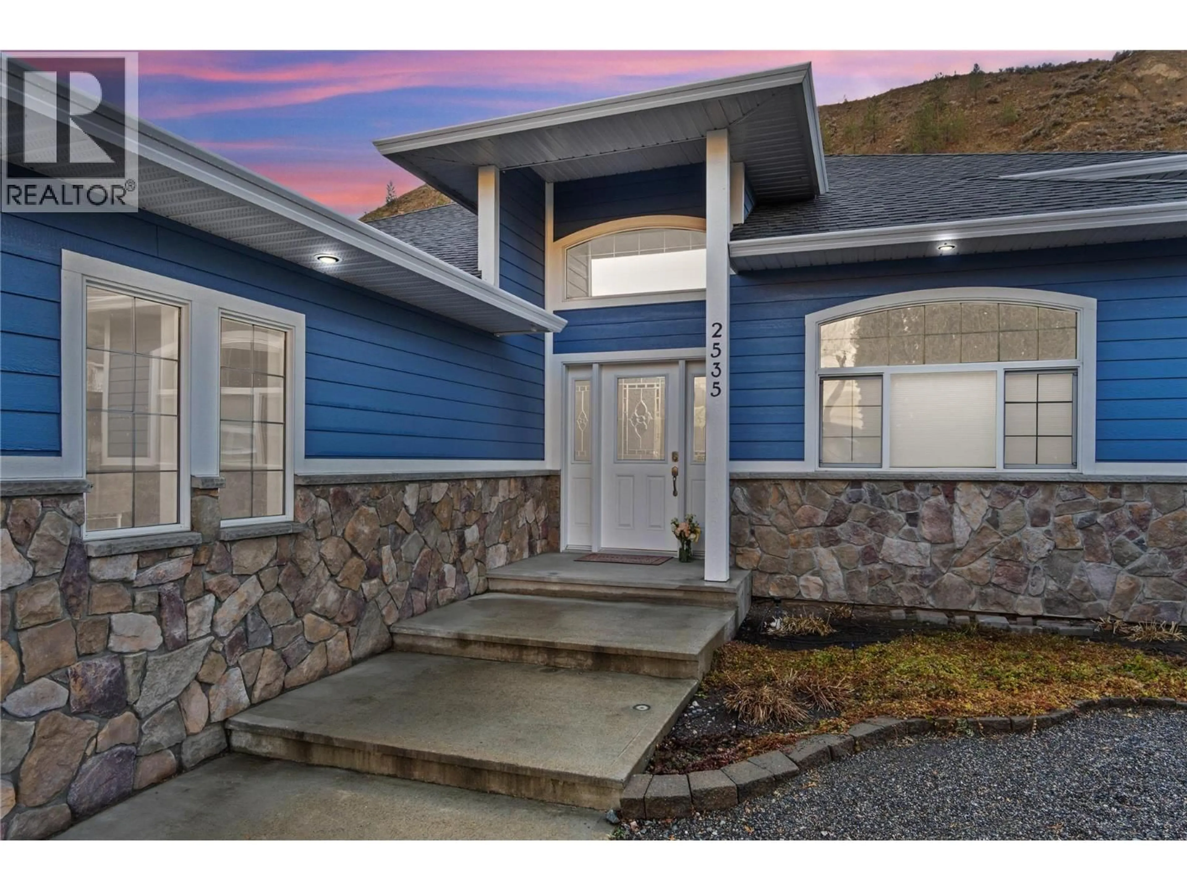 Home with vinyl exterior material, unknown for 2535 VALLEYVIEW DRIVE, Kamloops British Columbia V2E2M3