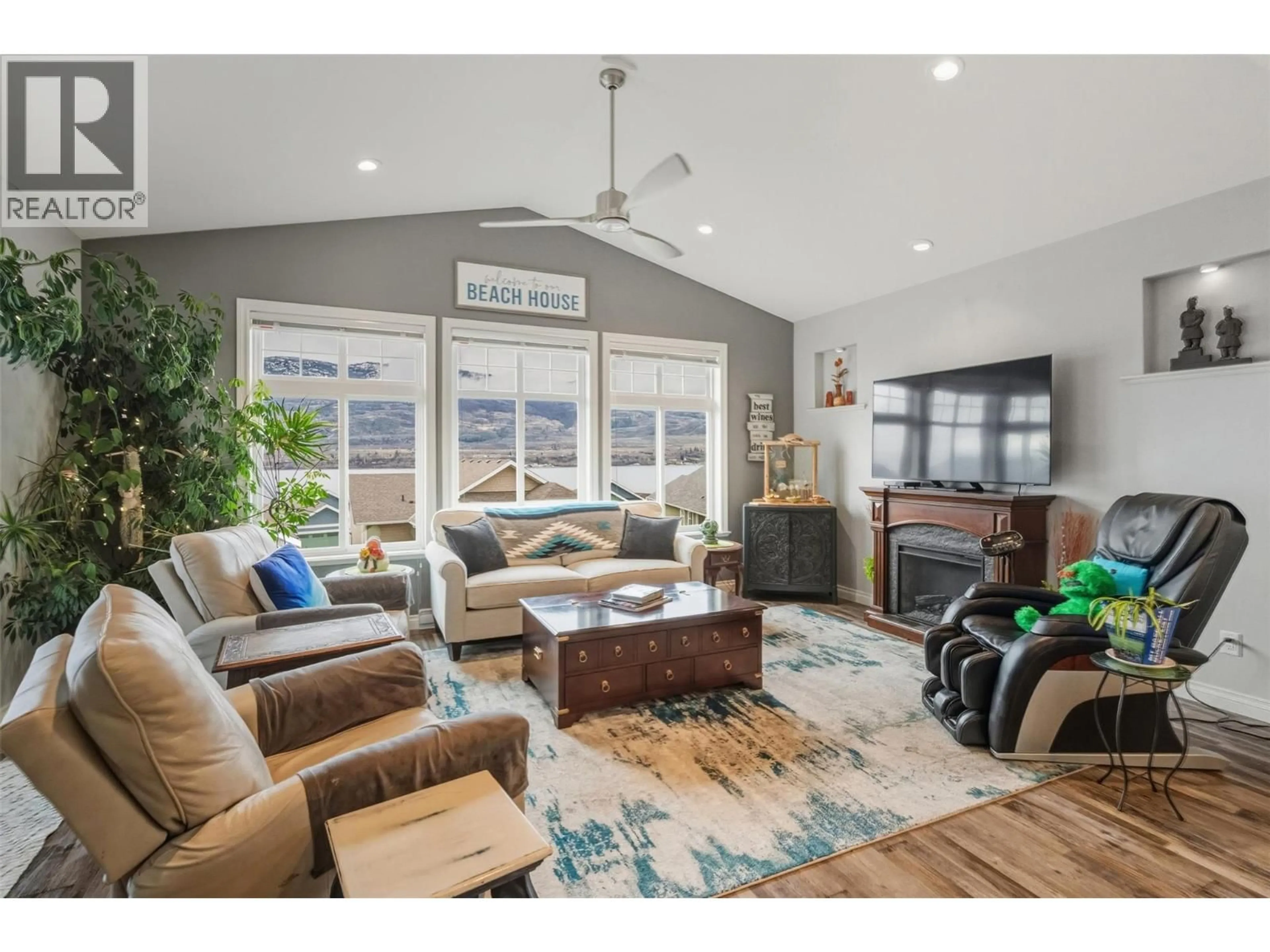 Living room with furniture, wood/laminate floor for 269 - 2450 RADIO TOWER ROAD, Oliver British Columbia V0H1T1