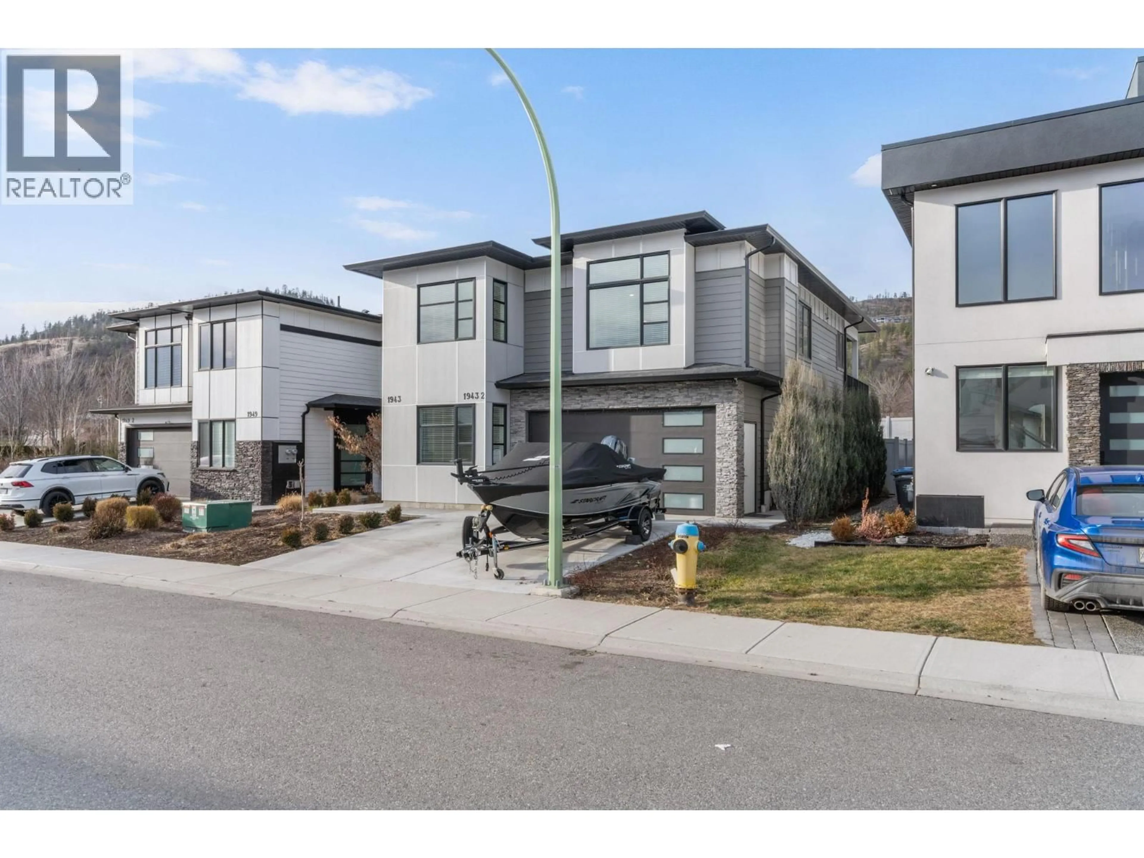 Home with vinyl exterior material, street for 1943 HEMMERLING COURT, Kelowna British Columbia V1V1X1