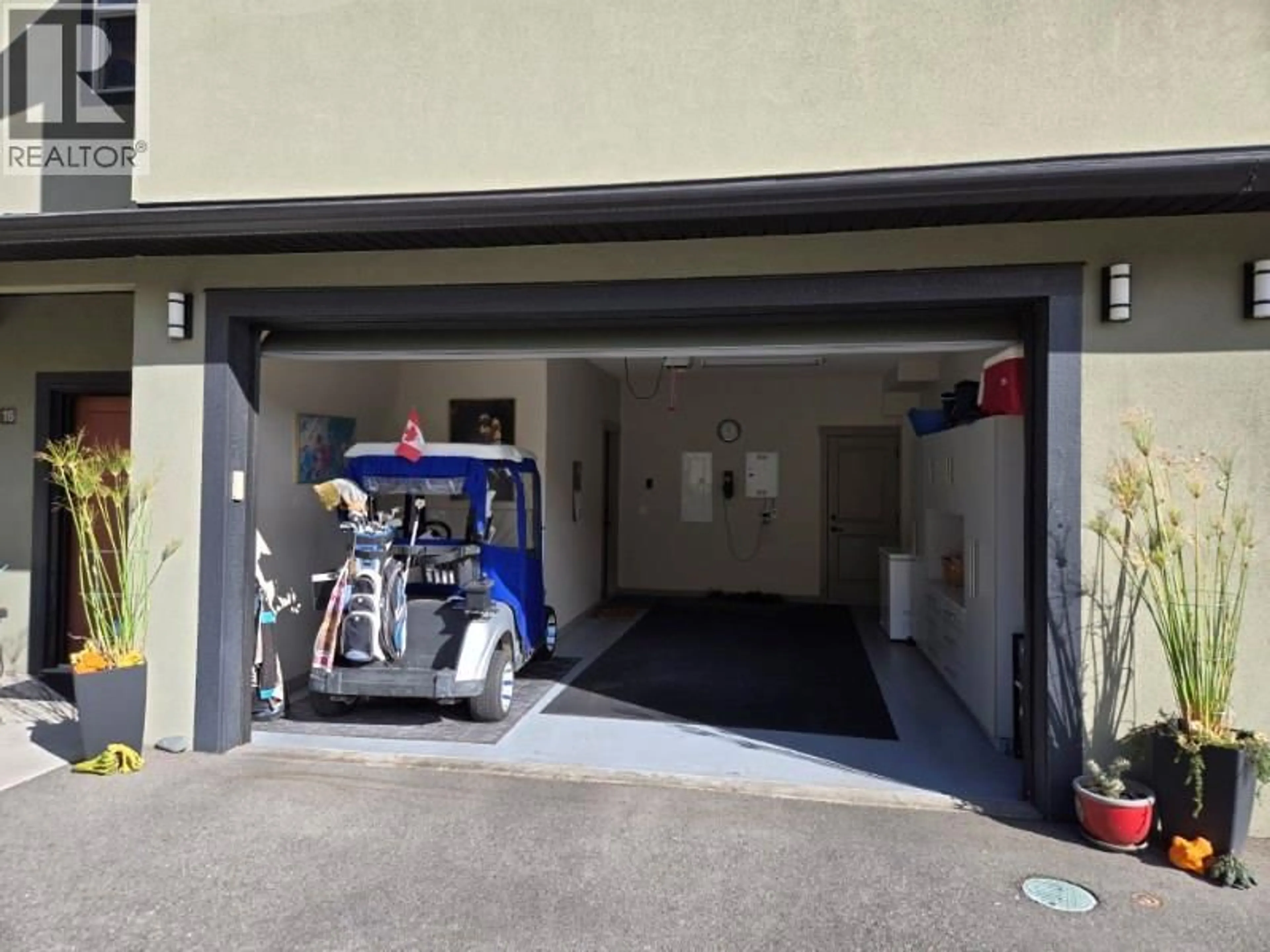 Indoor garage for 16 - 12300 PINEHURST PLACE, Osoyoos British Columbia V0H1V4