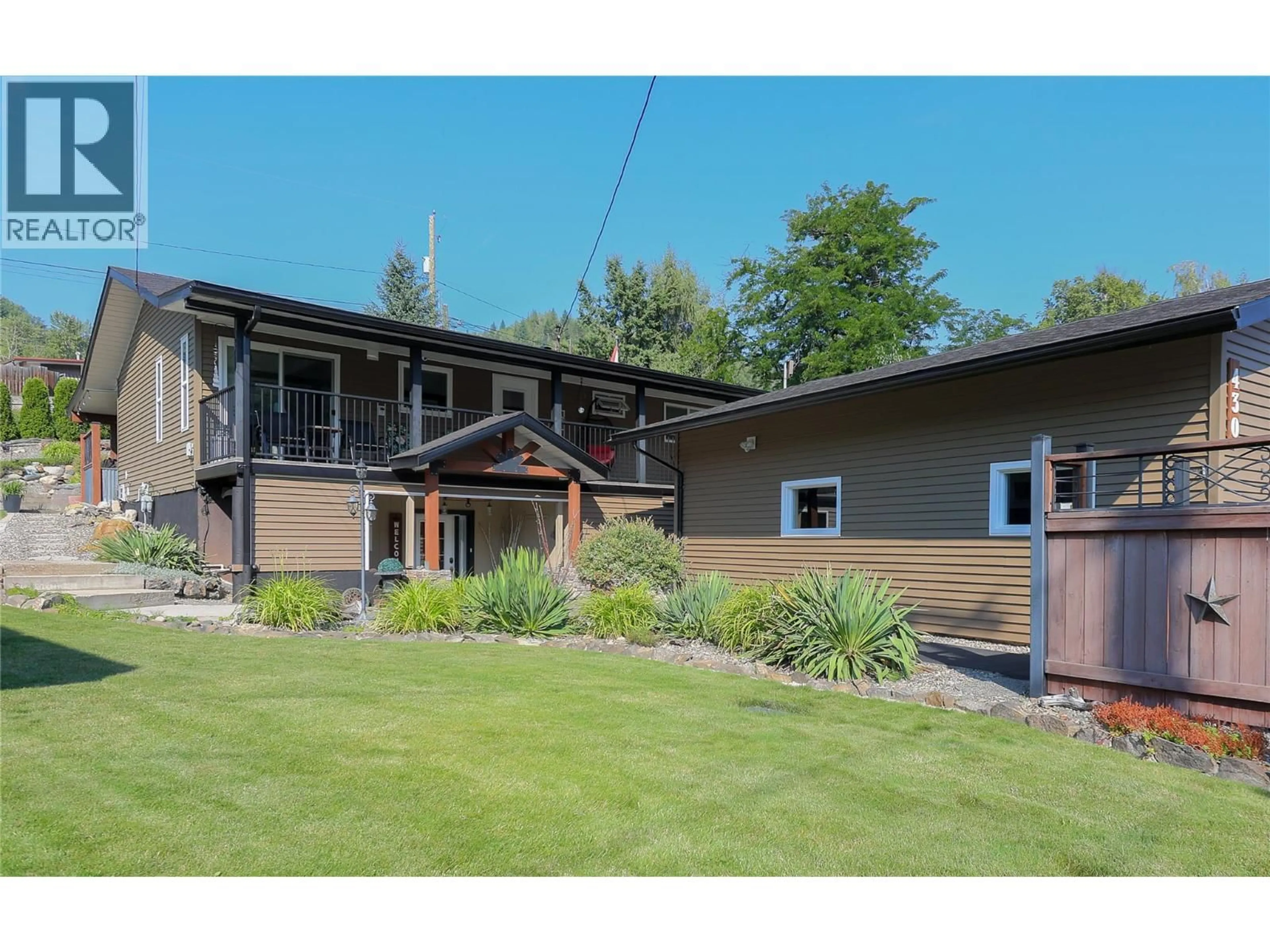 A pic from outside/outdoor area/front of a property/back of a property/a pic from drone, building for 430 3RD AVENUE, Trail British Columbia V1R4V4