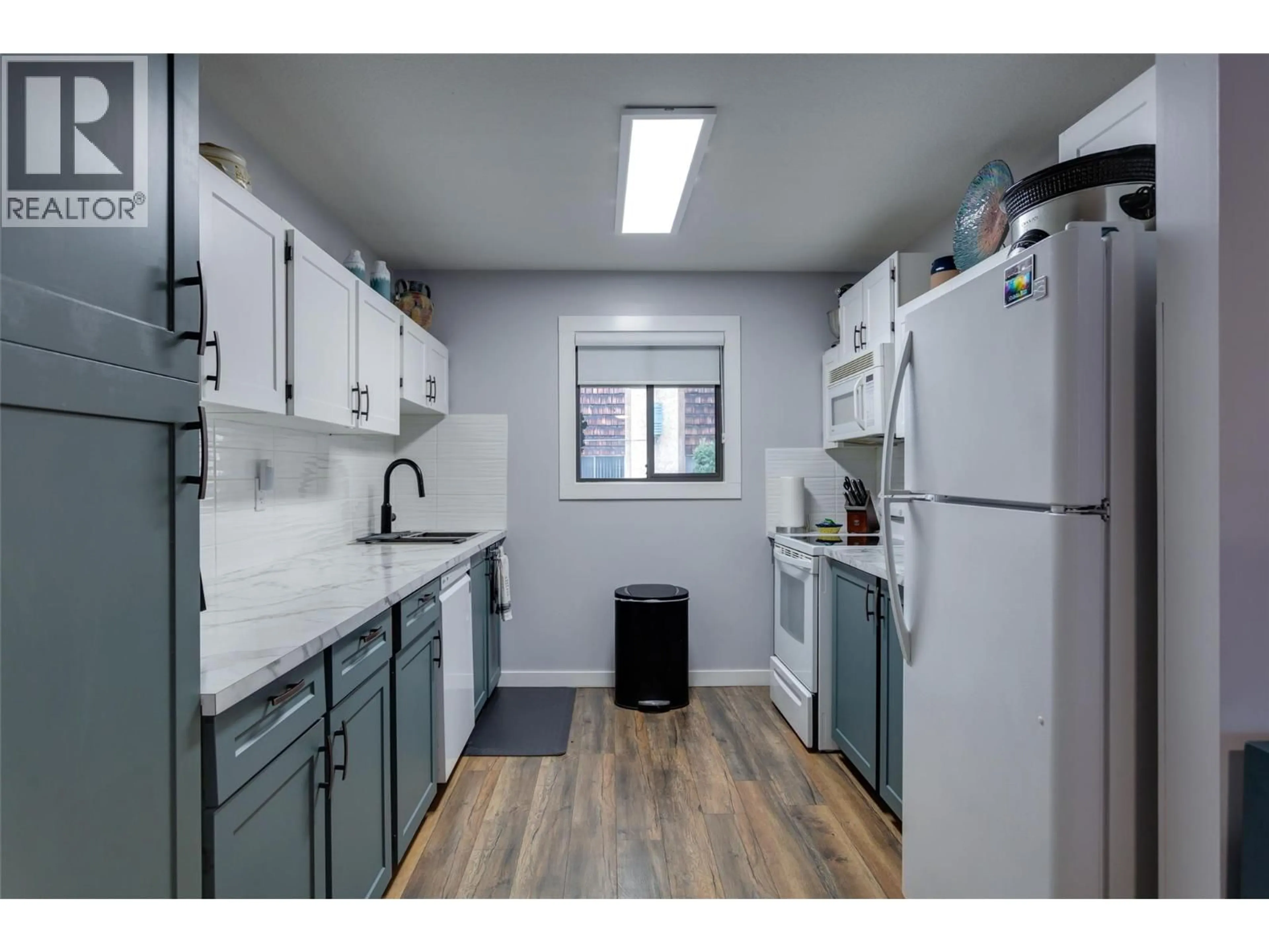 Standard kitchen, unknown for 103 - 1903 LINDAHL STREET, Kelowna British Columbia V1Y3Z6