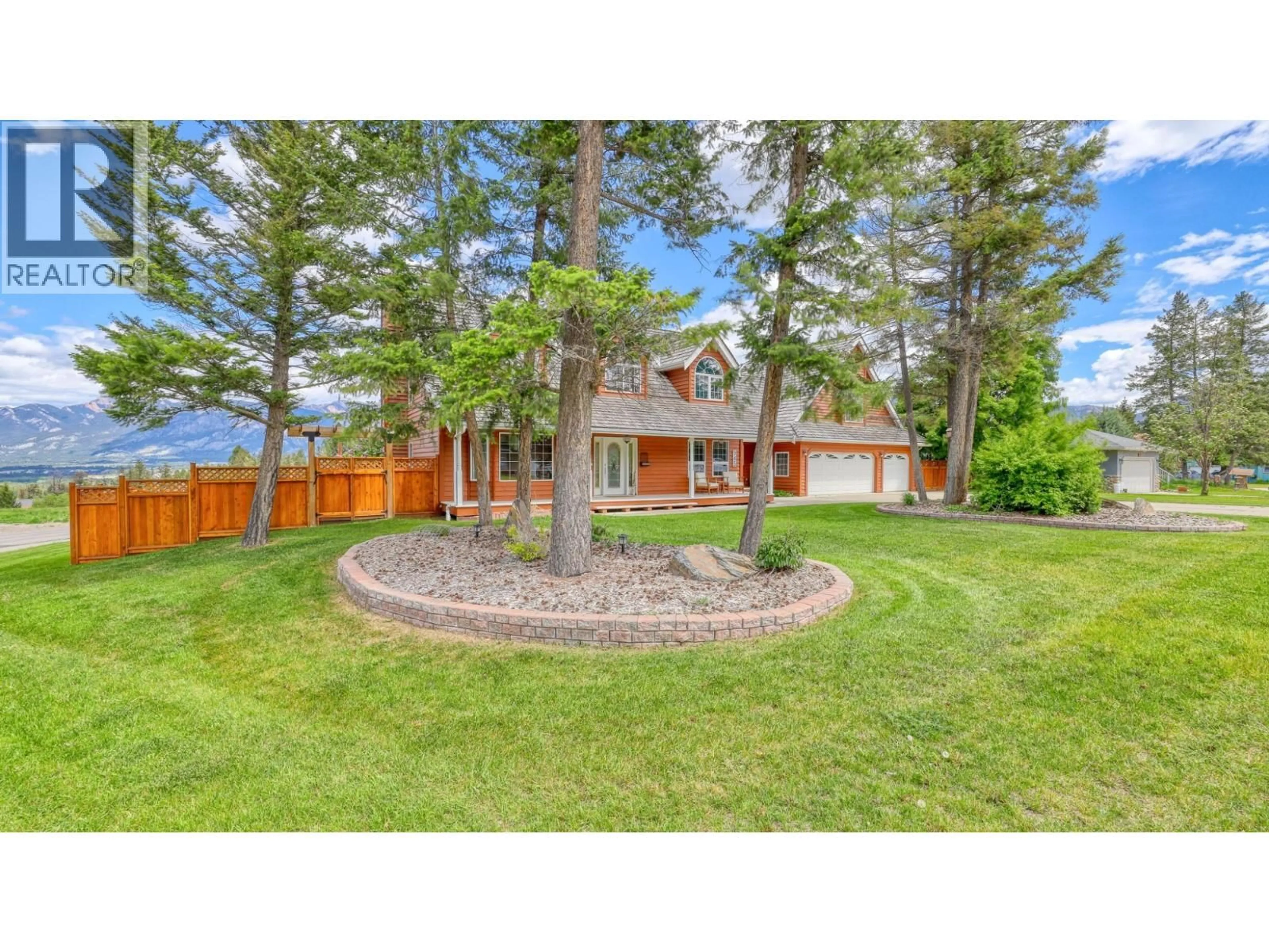 A pic from outside/outdoor area/front of a property/back of a property/a pic from drone, unknown for 945 WESTRIDGE WAY, Invermere British Columbia V0A1K0