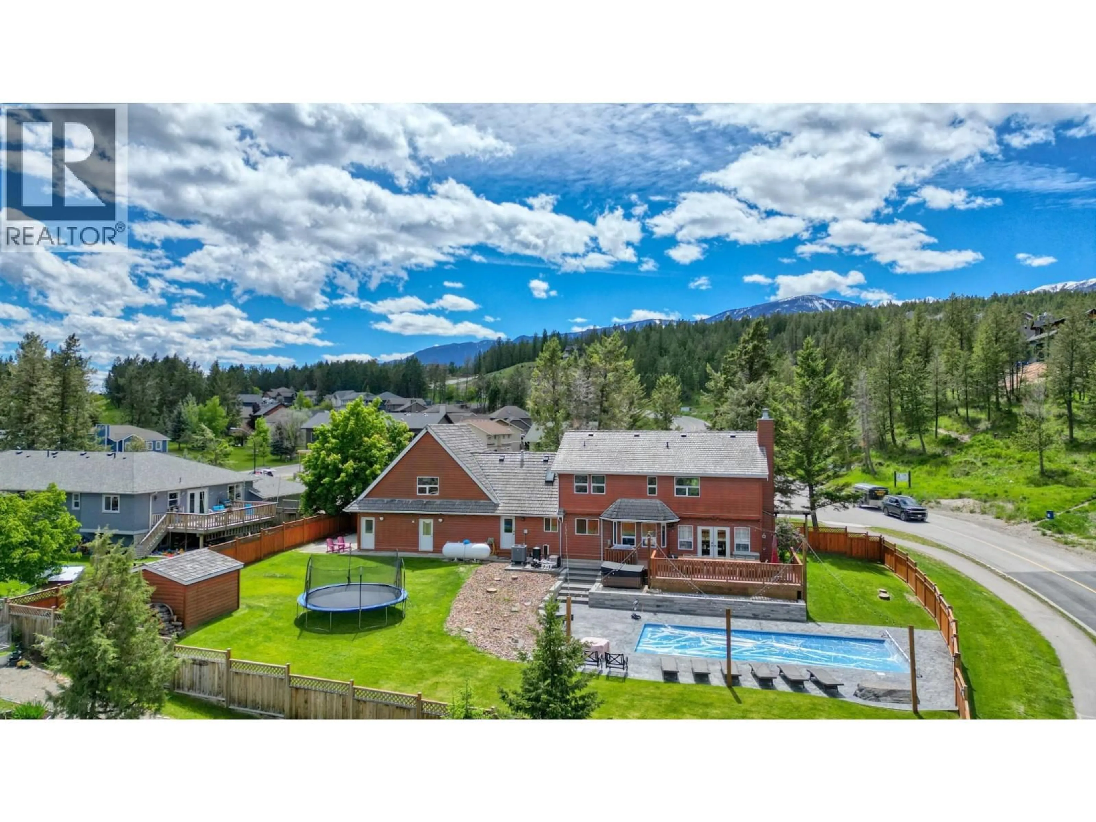 A pic from outside/outdoor area/front of a property/back of a property/a pic from drone, water/lake/river/ocean view for 945 WESTRIDGE WAY, Invermere British Columbia V0A1K0