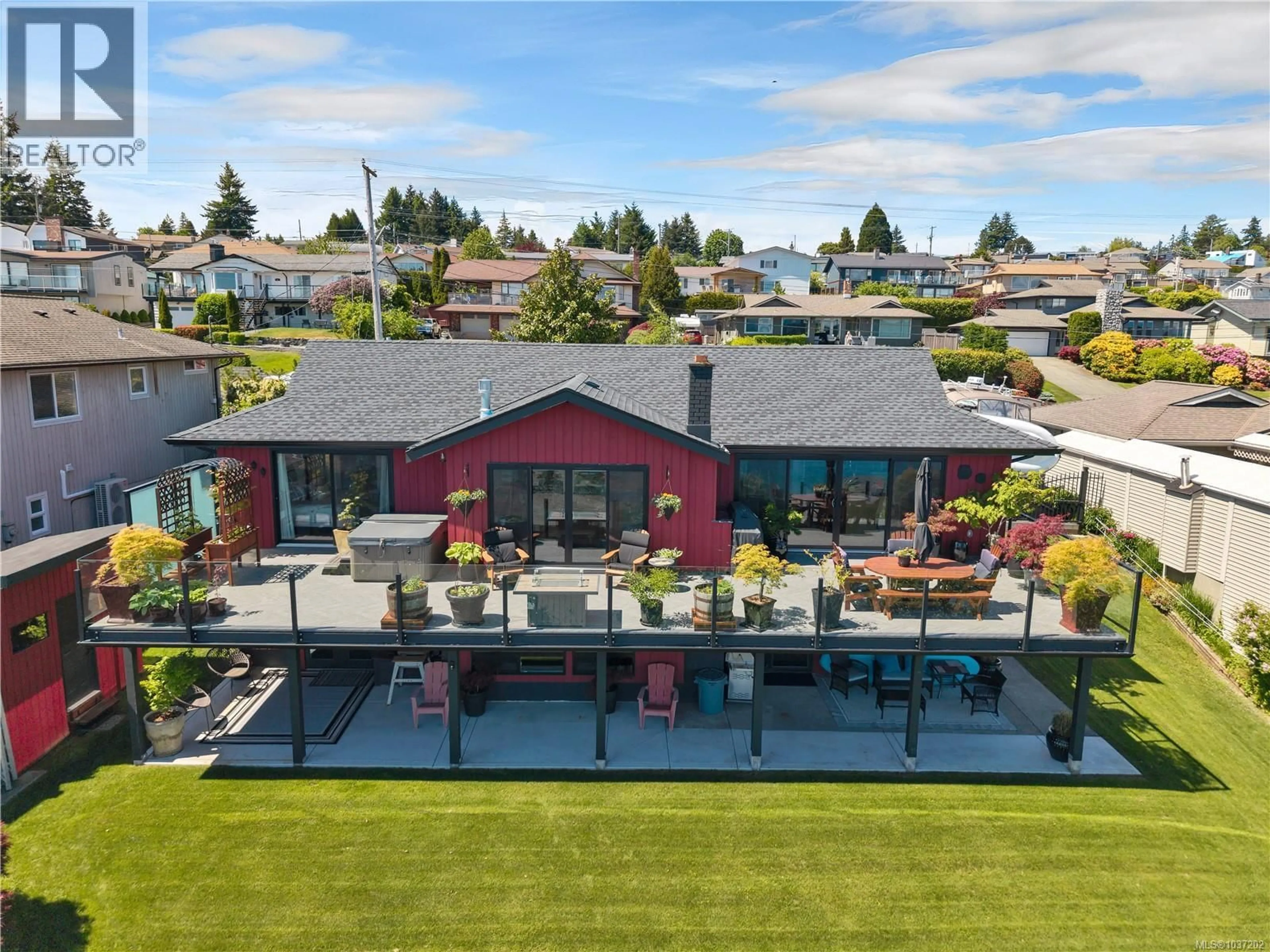 A pic from outside/outdoor area/front of a property/back of a property/a pic from drone, water/lake/river/ocean view for 589 GALERNO ROAD, Campbell River British Columbia V9W5X4