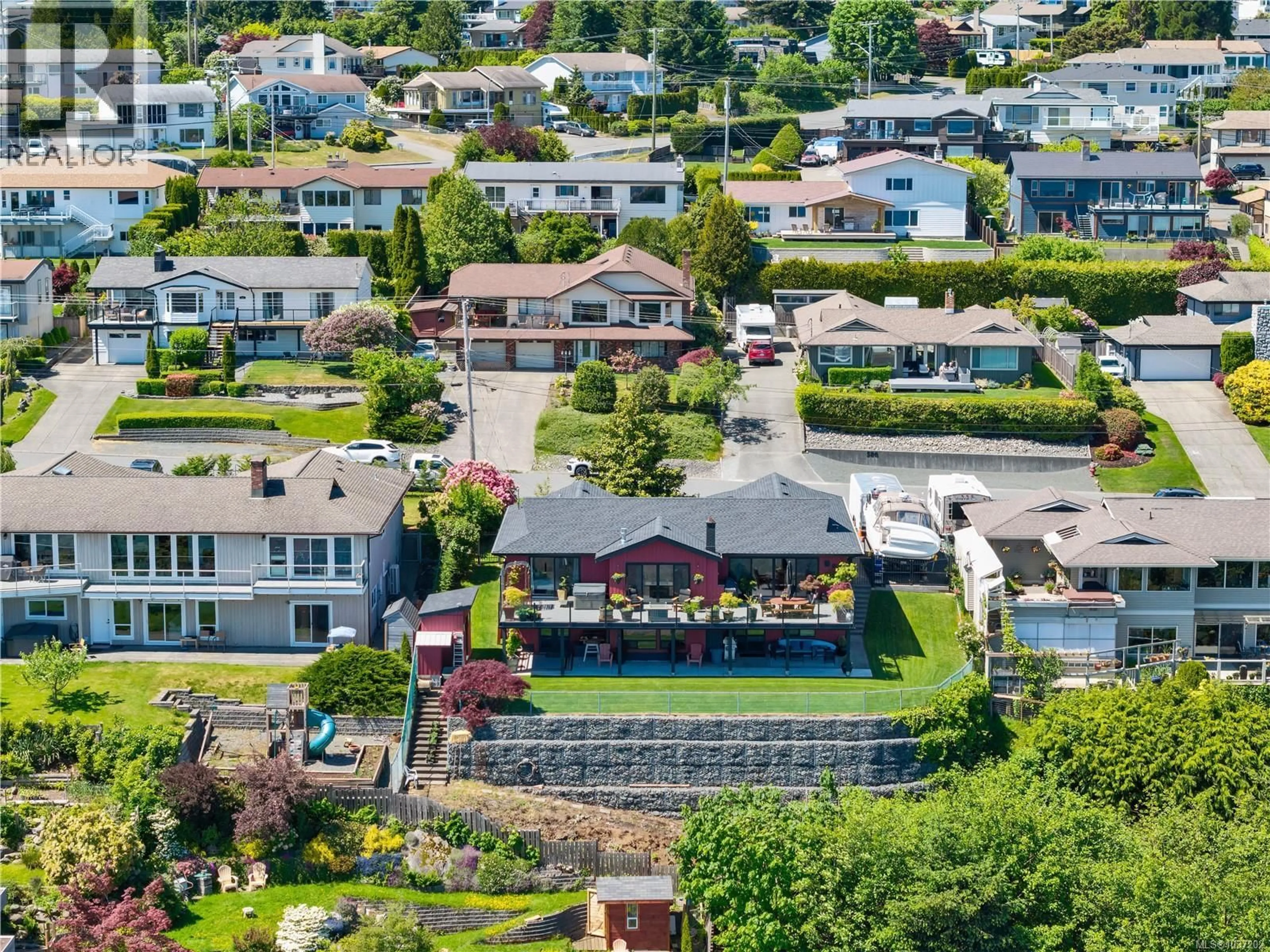 A pic from outside/outdoor area/front of a property/back of a property/a pic from drone, street for 589 GALERNO ROAD, Campbell River British Columbia V9W5X4
