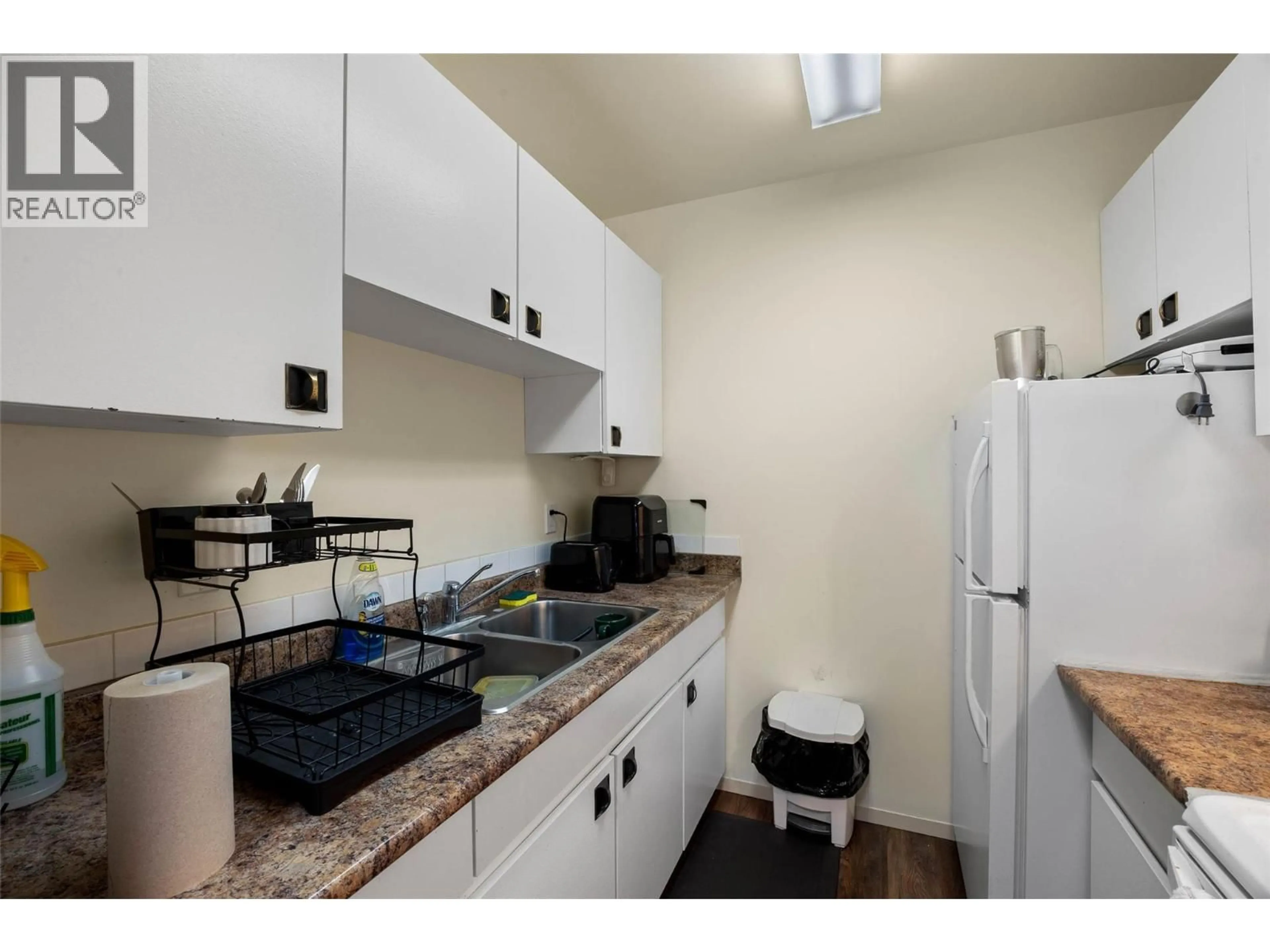 Standard kitchen, unknown for 111 - 245 GORDONHORN CRESCENT, Kamloops British Columbia V2E1G5