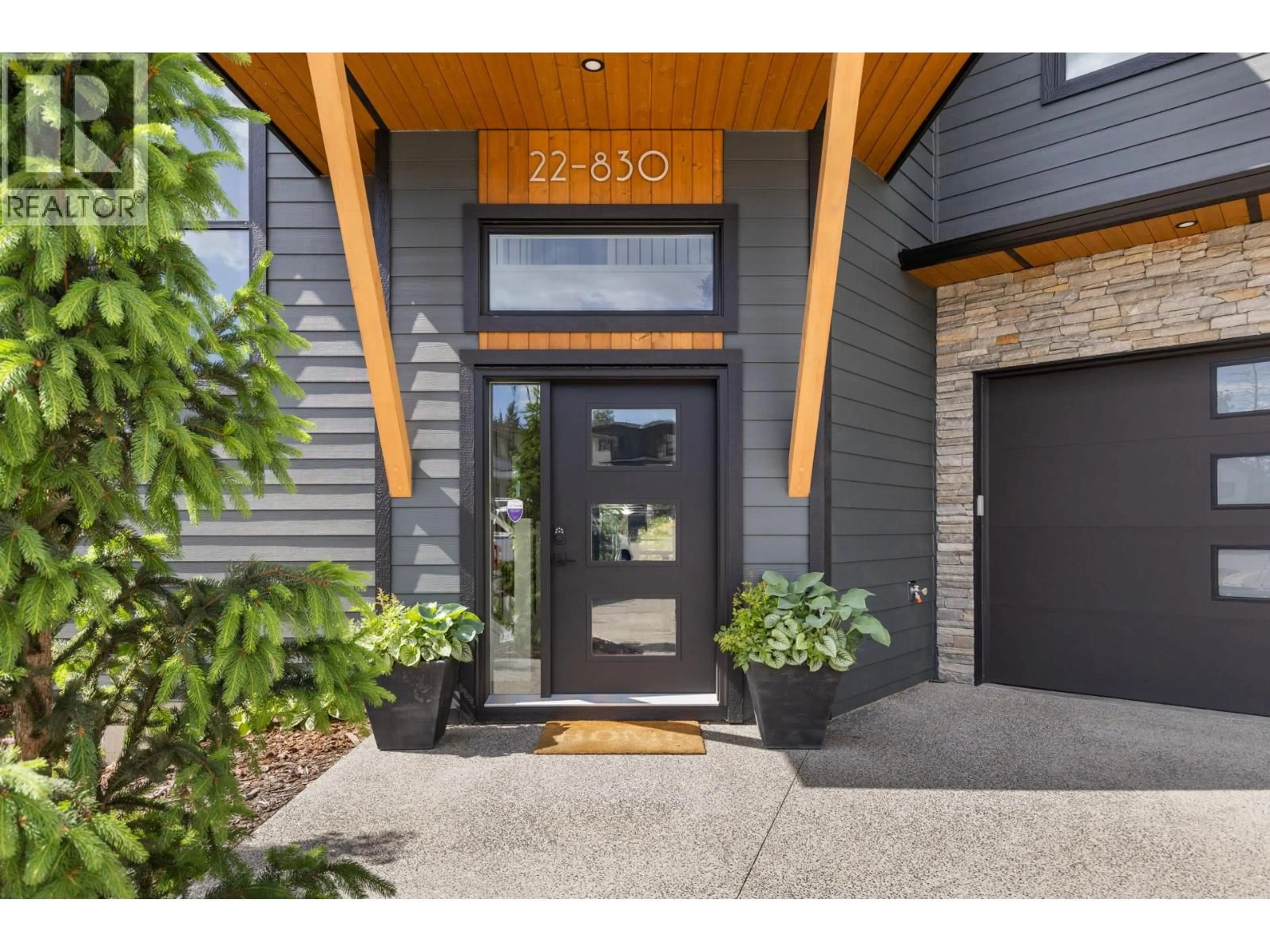 Indoor entryway for 22 - 830 WESTVIEW WAY, West Kelowna British Columbia V1Z0A5