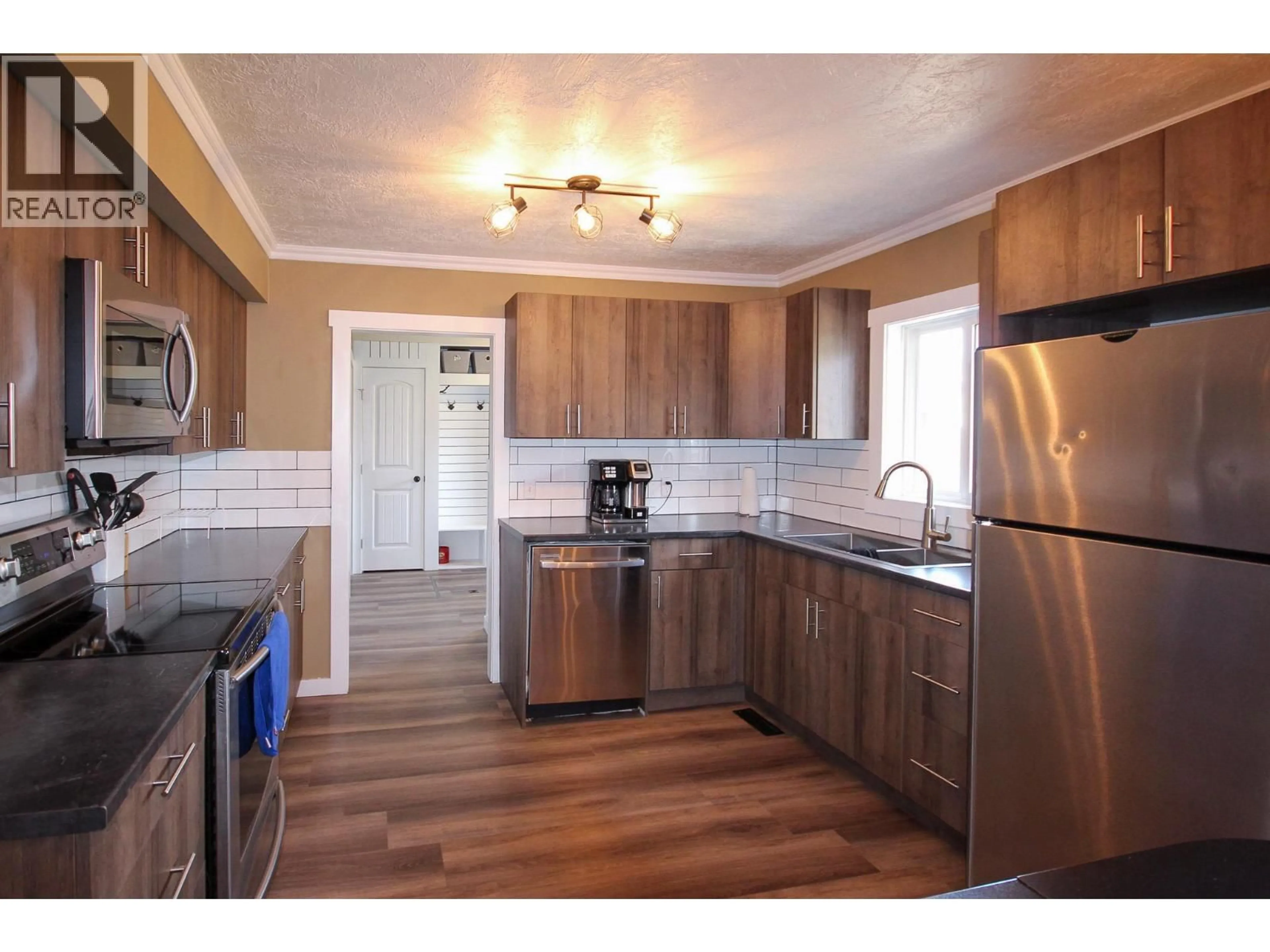 Standard kitchen, wood/laminate floor for 1608 95 AVENUE, Dawson Creek British Columbia V1G1K1
