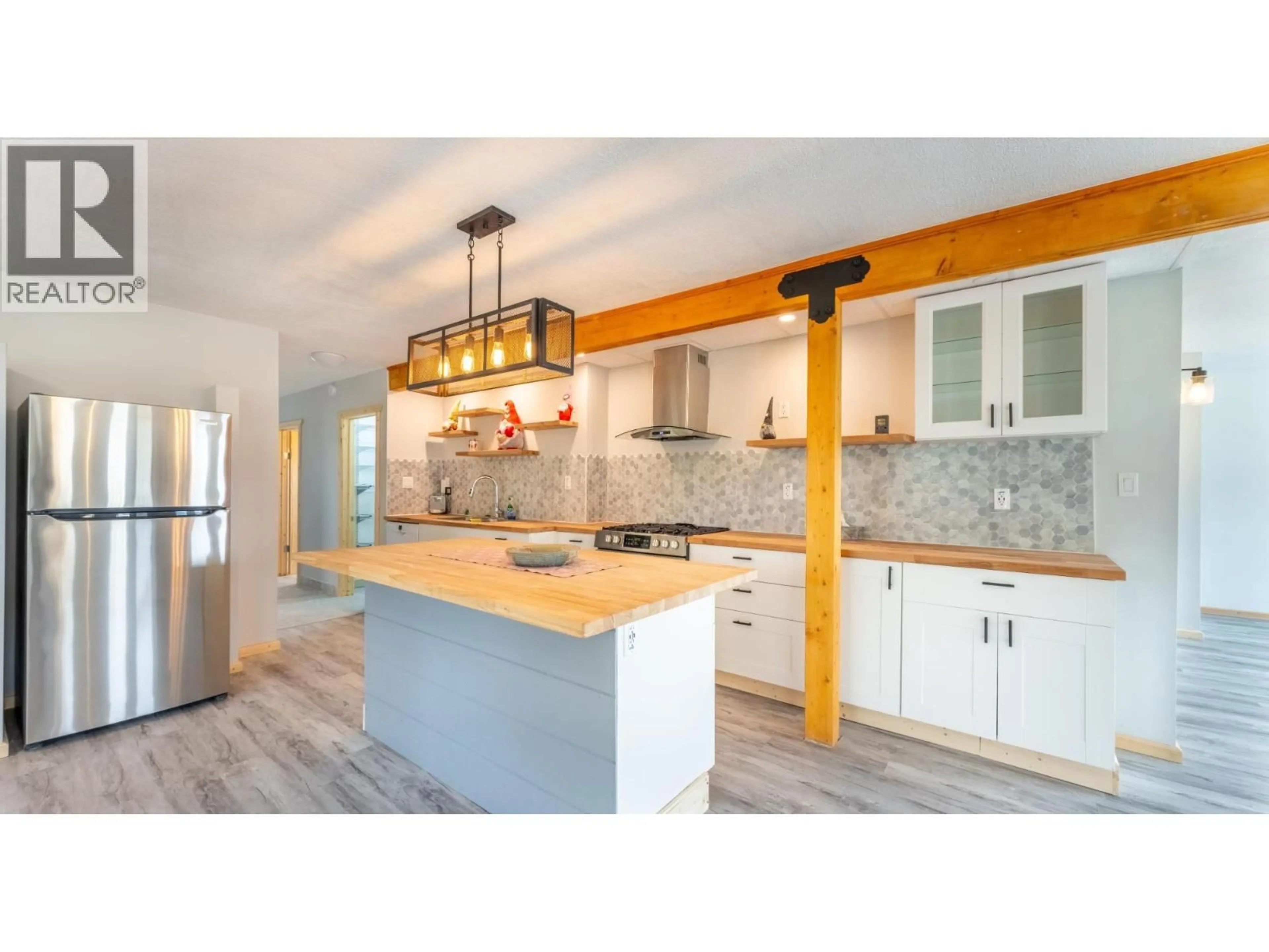 Open concept kitchen, unknown for 919 REGINA STREET, Creston British Columbia V0B1G4