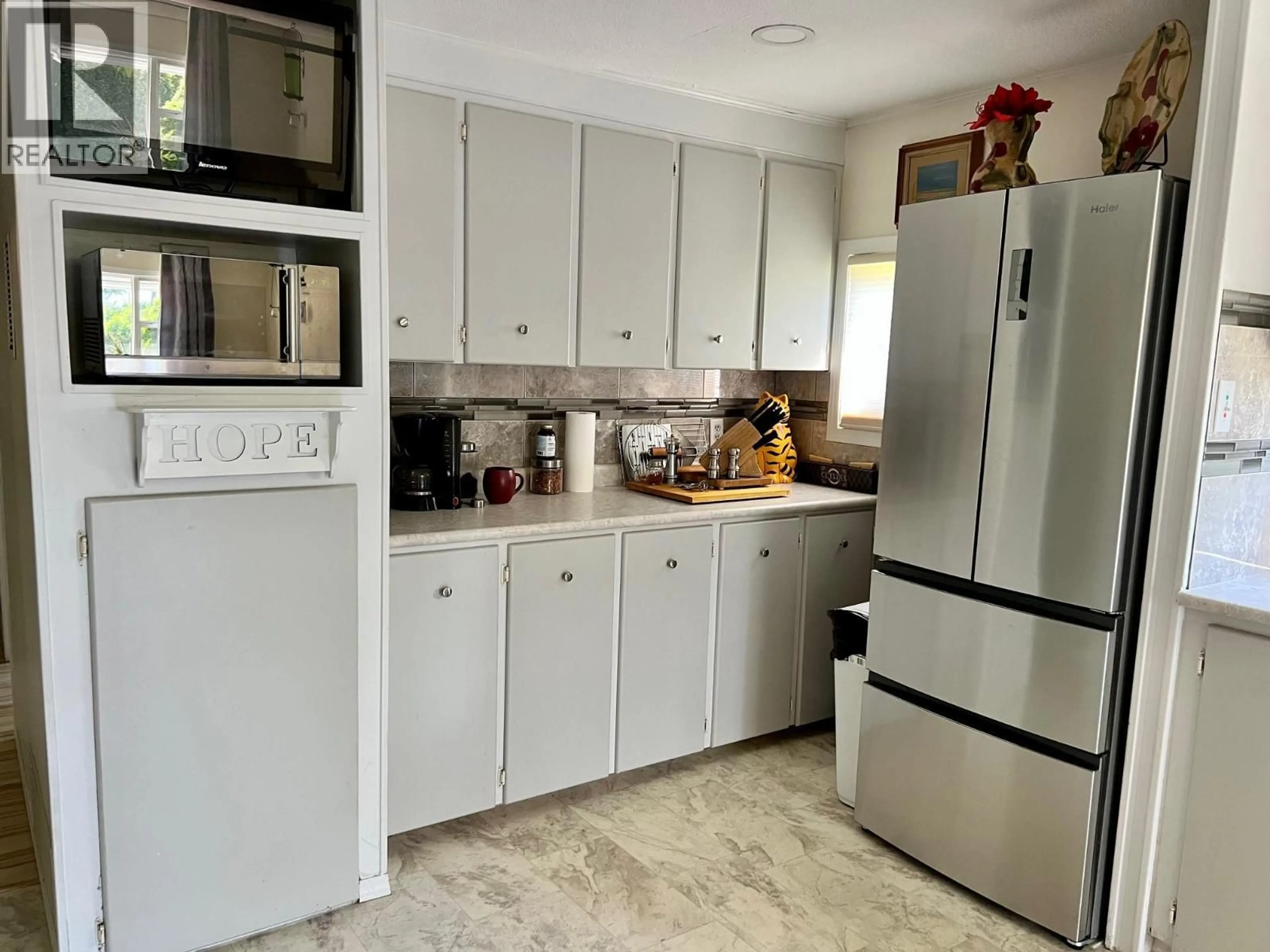 Standard kitchen, ceramic/tile floor for 1 - 445 6TH AVENUE NORTH, Creston British Columbia V0B1G3