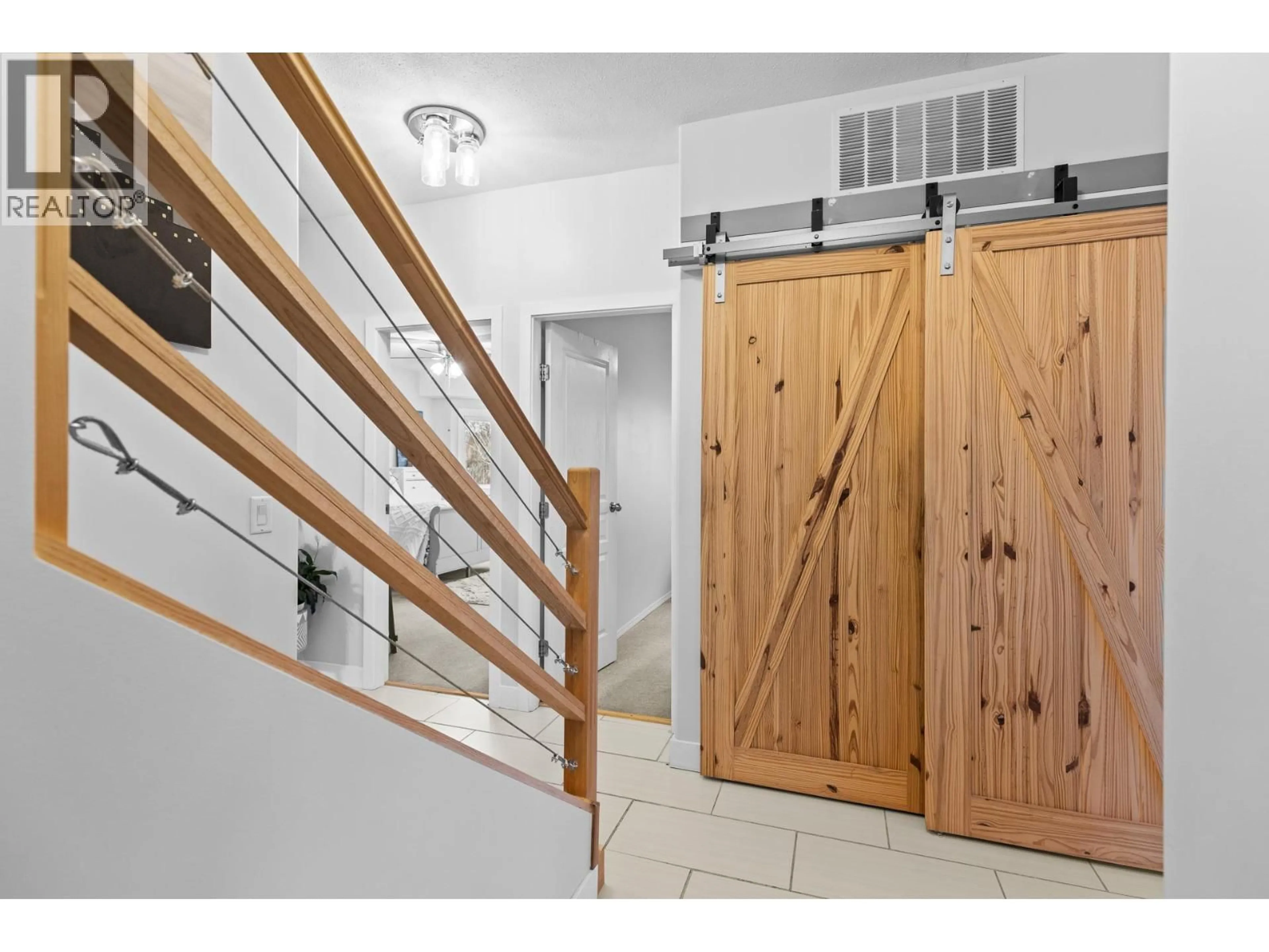 Indoor entryway for 302 - 2300 BENVOULIN ROAD, Kelowna British Columbia V1W2C6