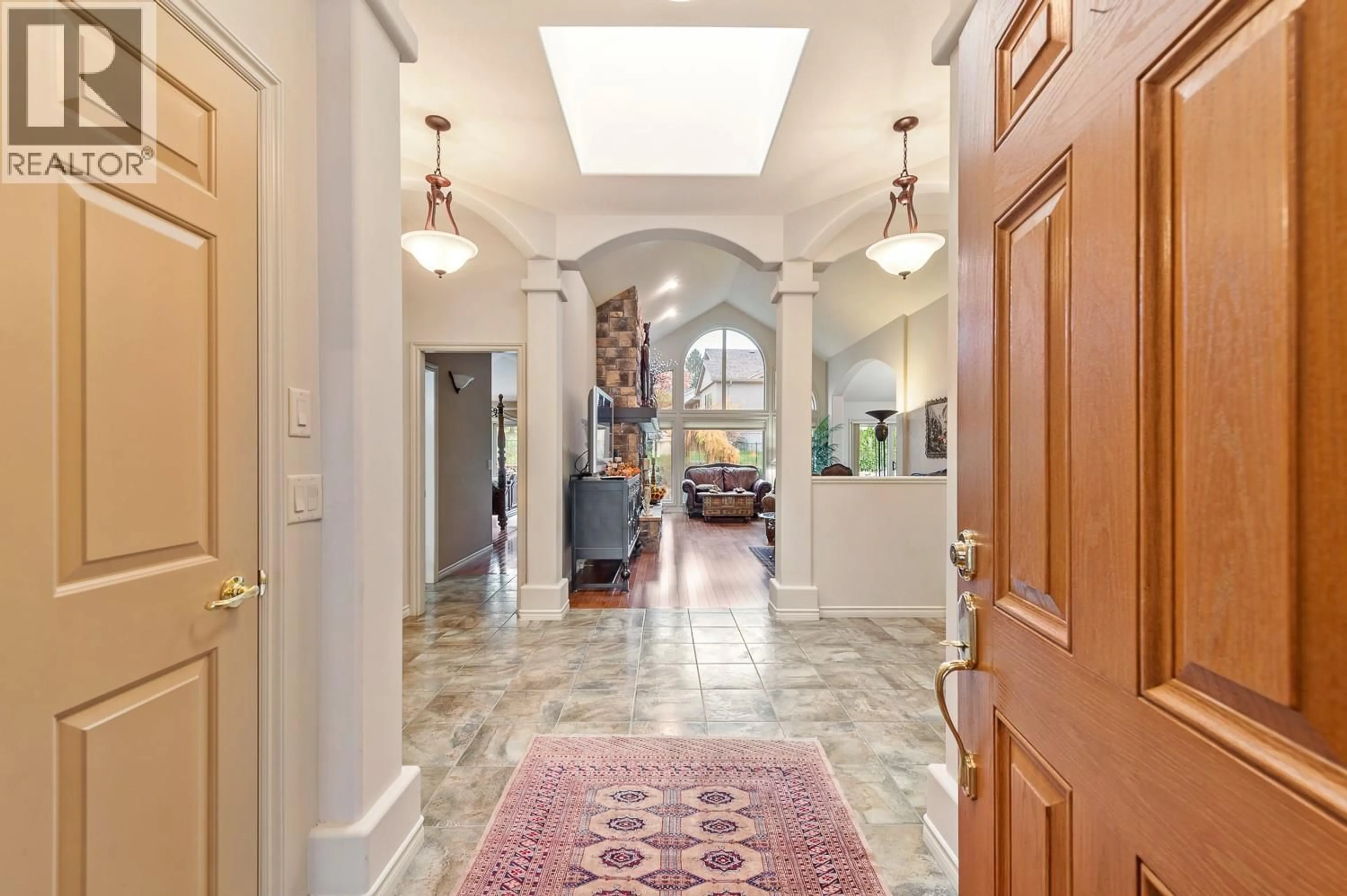 Indoor foyer for 4345 GALLAGHERS FAIRWAY SOUTH, Kelowna British Columbia V1W4X4