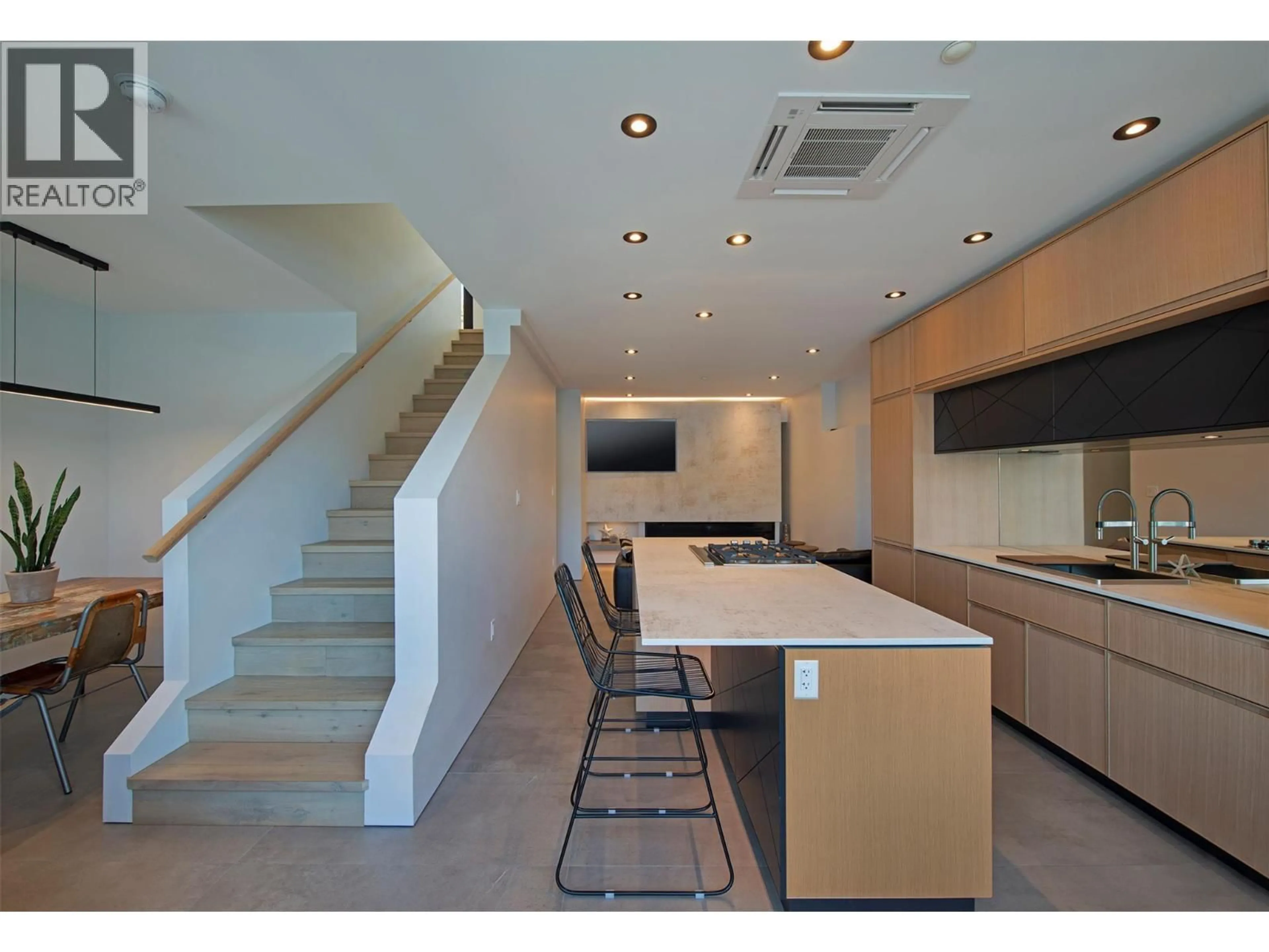 Contemporary kitchen, unknown for 4043 LAKESIDE ROAD, Penticton British Columbia V2A8W3