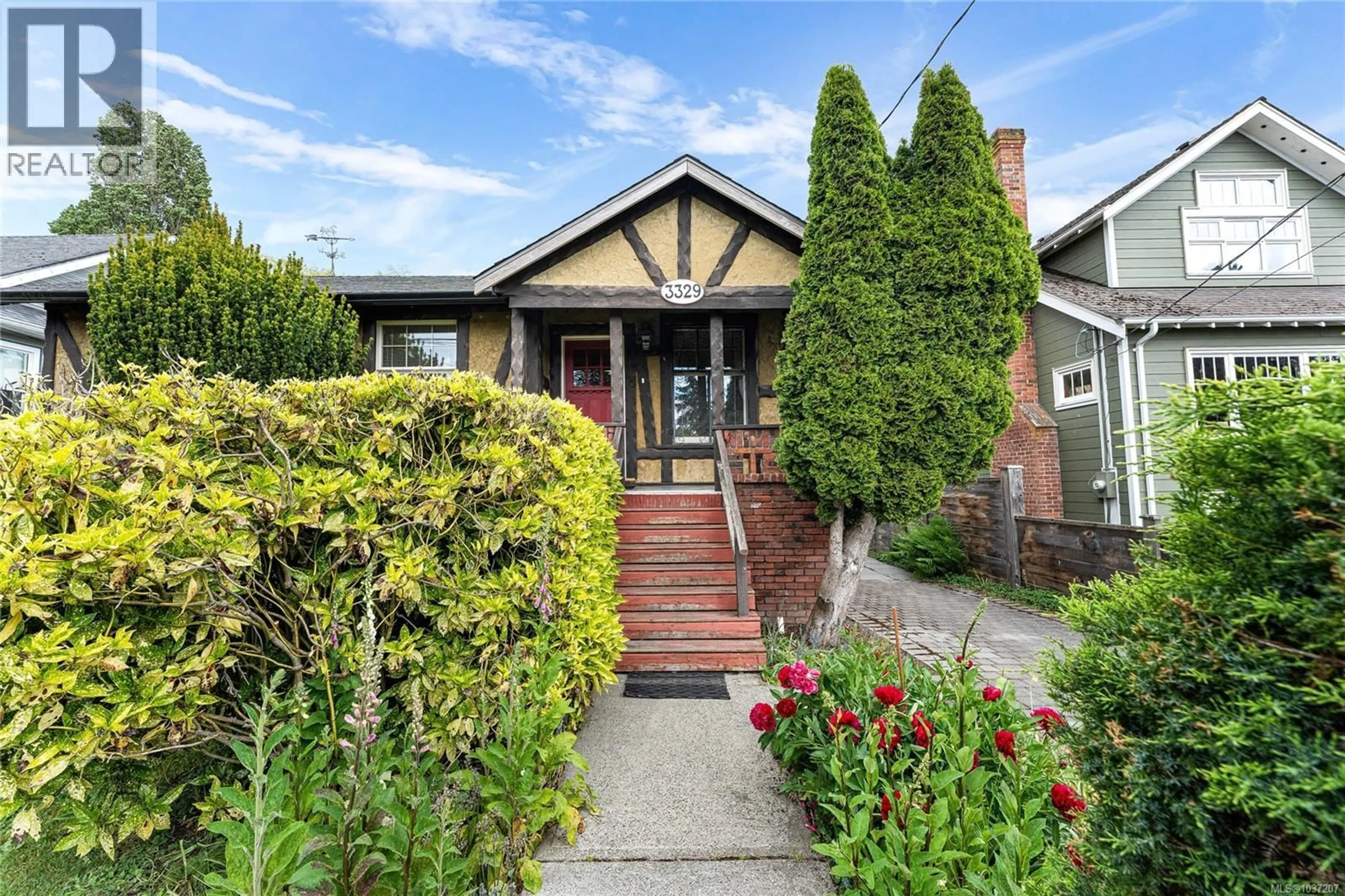Home with vinyl exterior material, street for 3329 DONCASTER DRIVE, Saanich British Columbia V8P3V7