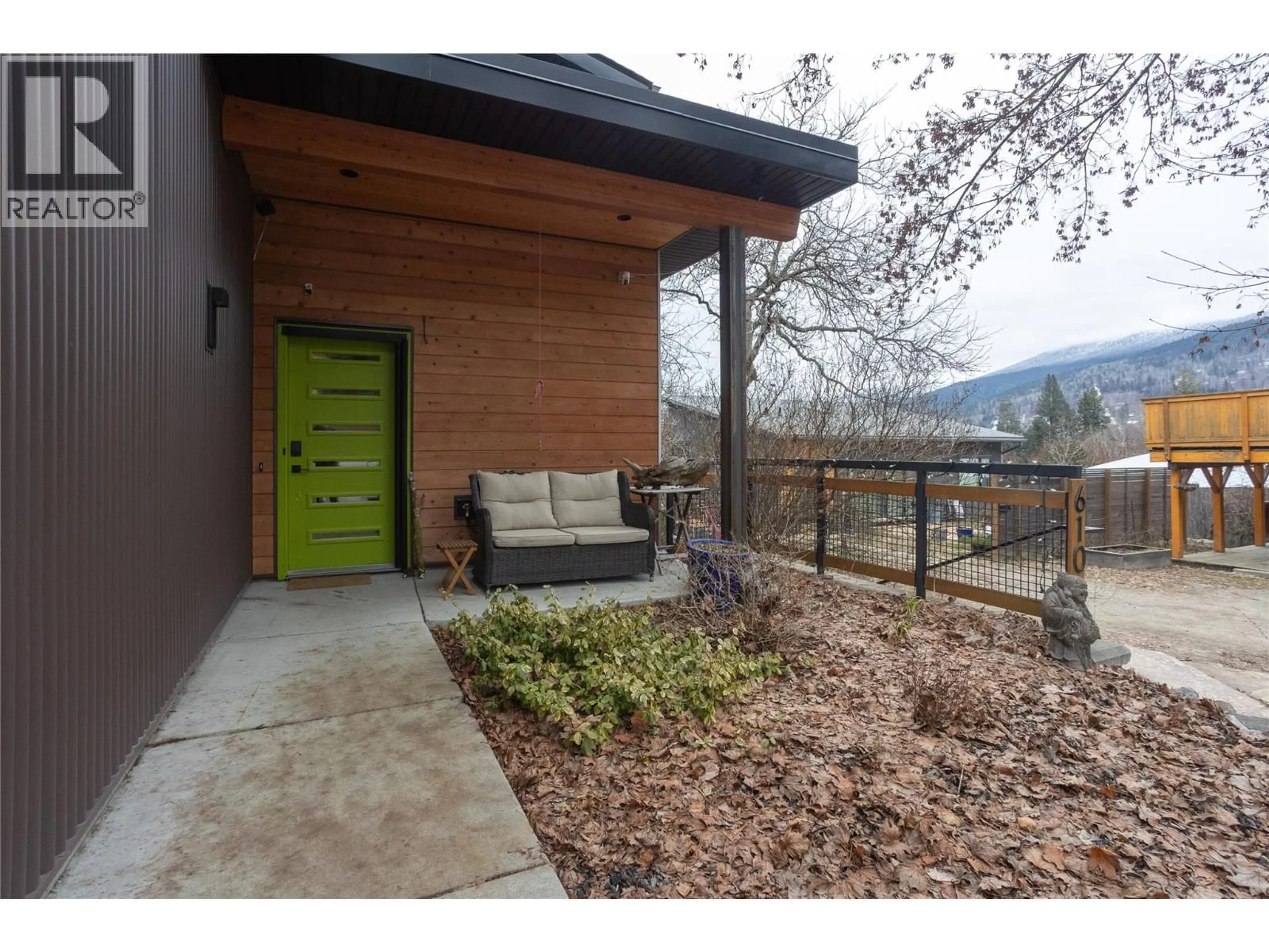 Indoor entryway for 610 WASSON STREET, Nelson British Columbia V1L3G7