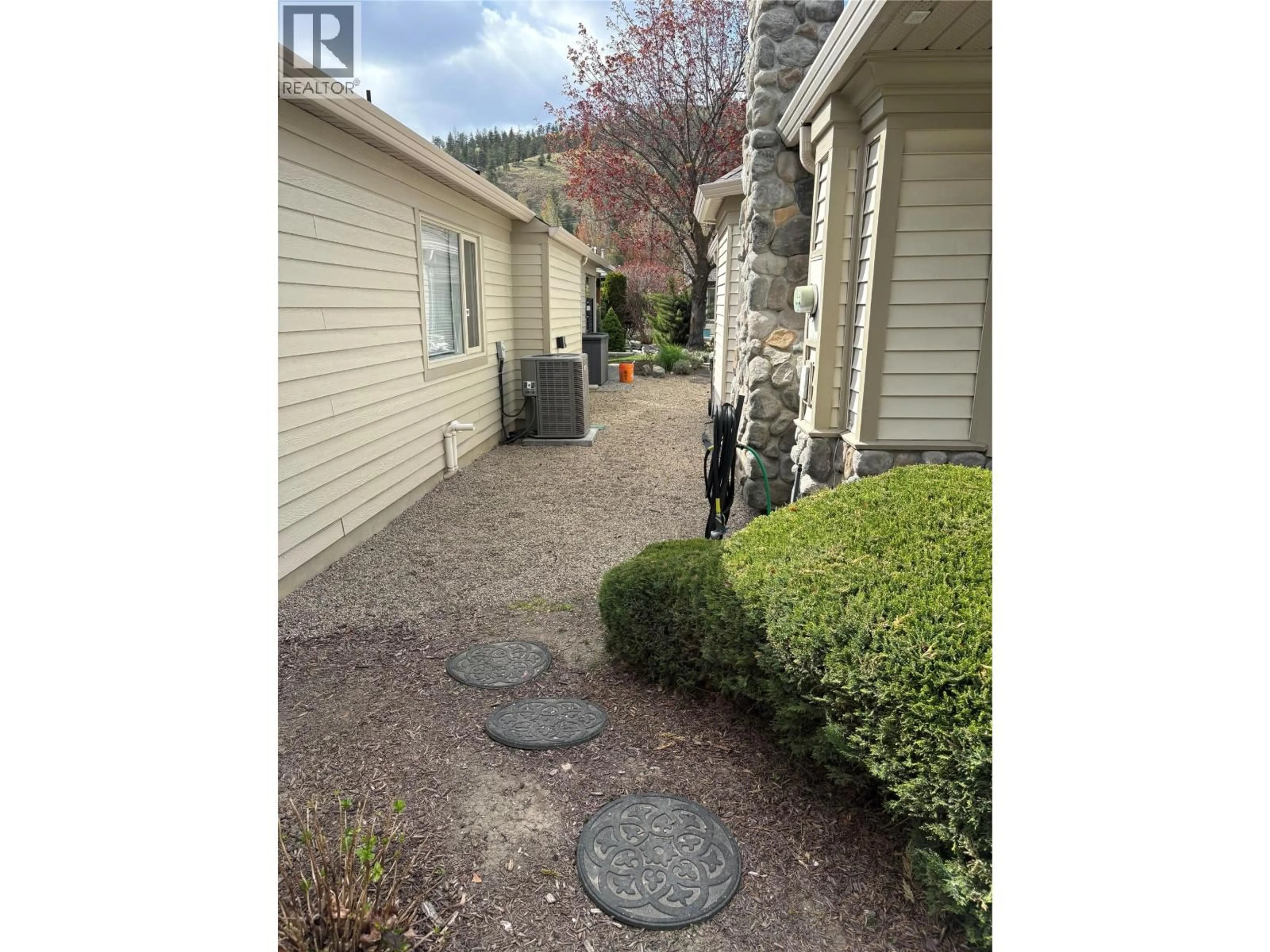 Patio, street for 212 - 550 YATES ROAD, Kelowna British Columbia V1V1Z4