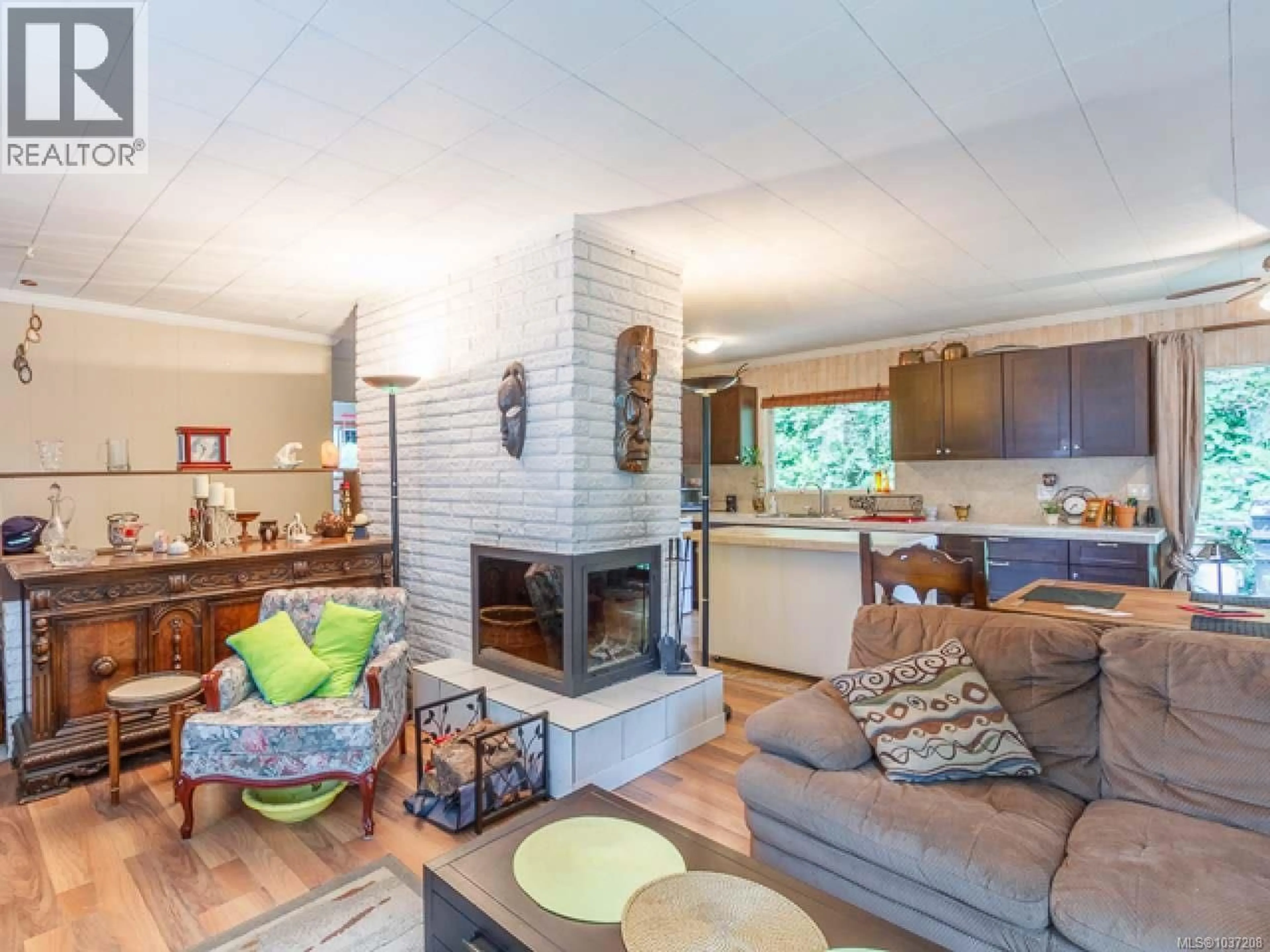 Living room with furniture, unknown for 713 VICTORIA ROAD, Nanaimo British Columbia V9R4R6