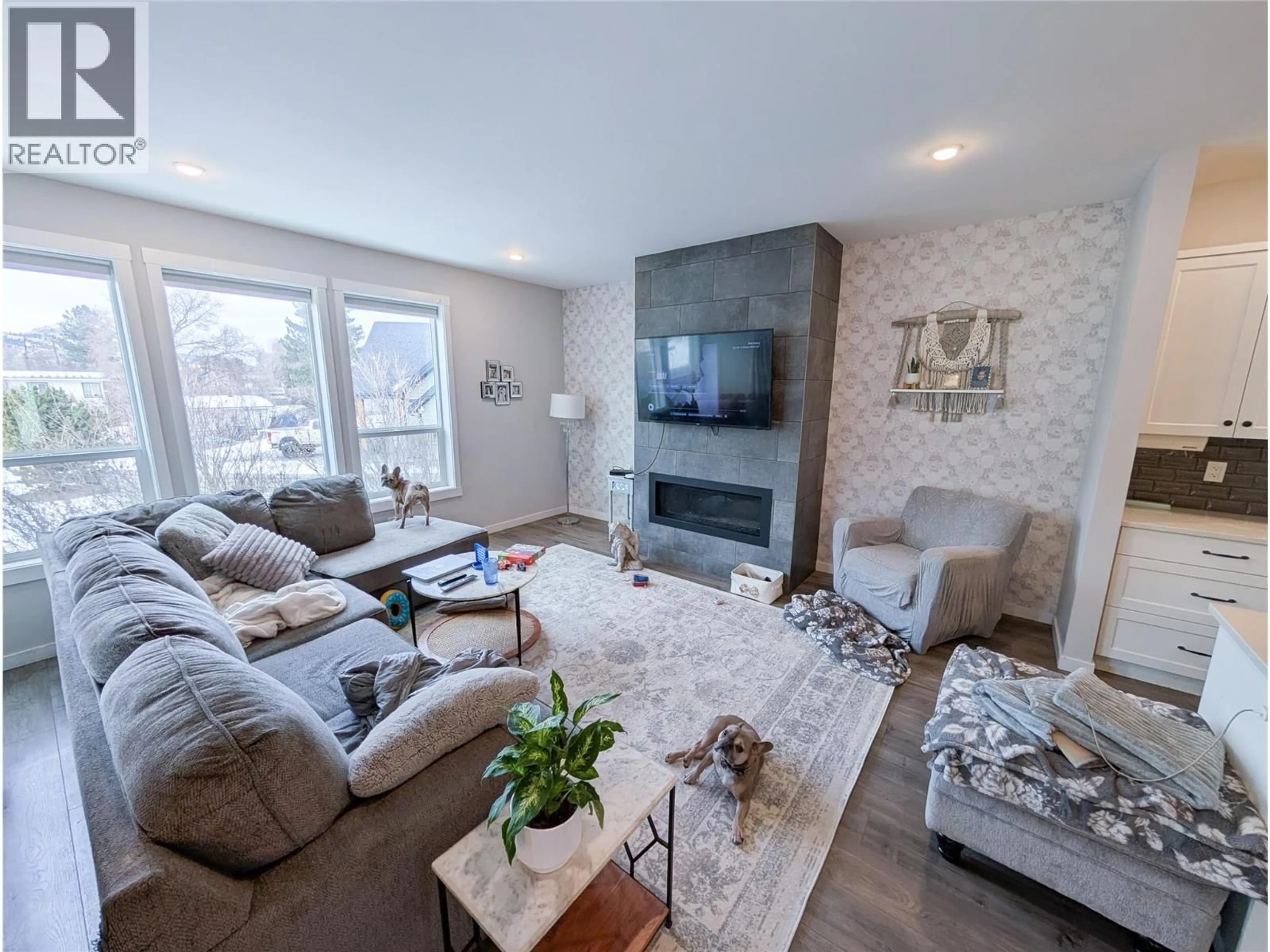 Living room with furniture, unknown for 2710 BEACHMOUNT CRESCENT, Kamloops British Columbia V2B0E6