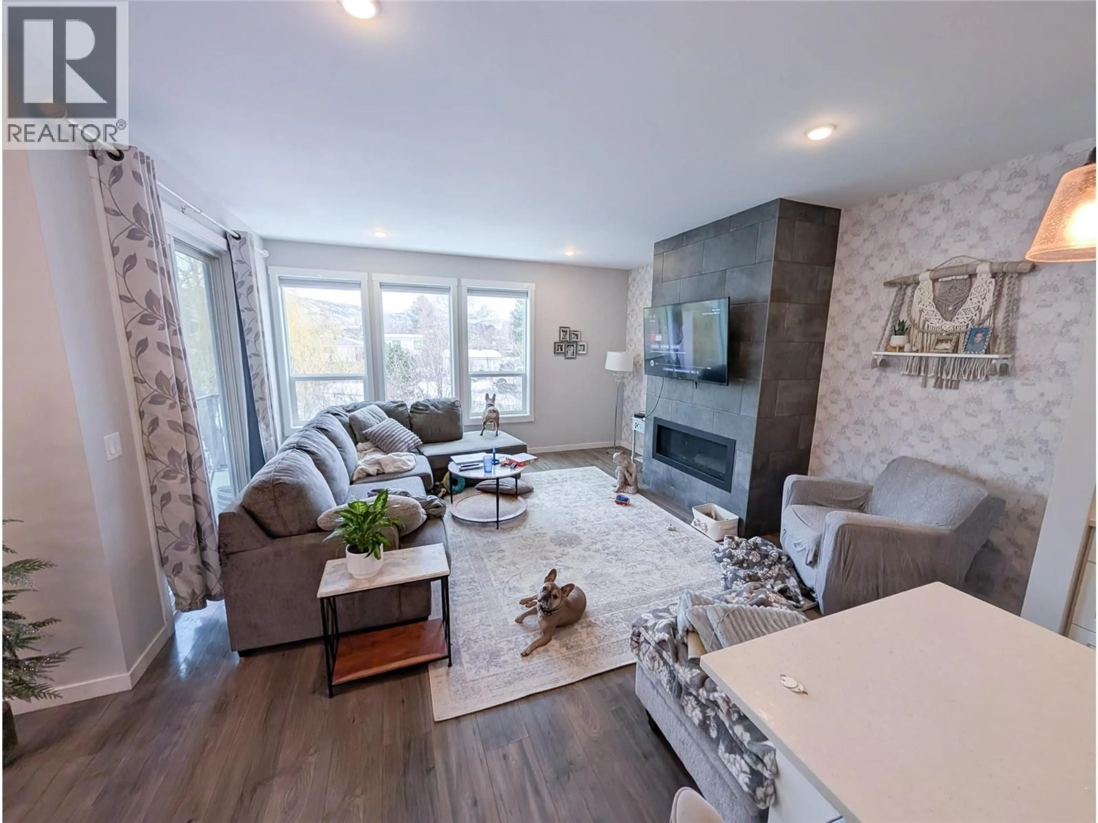 Living room with furniture, unknown for 2710 BEACHMOUNT CRESCENT, Kamloops British Columbia V2B0E6