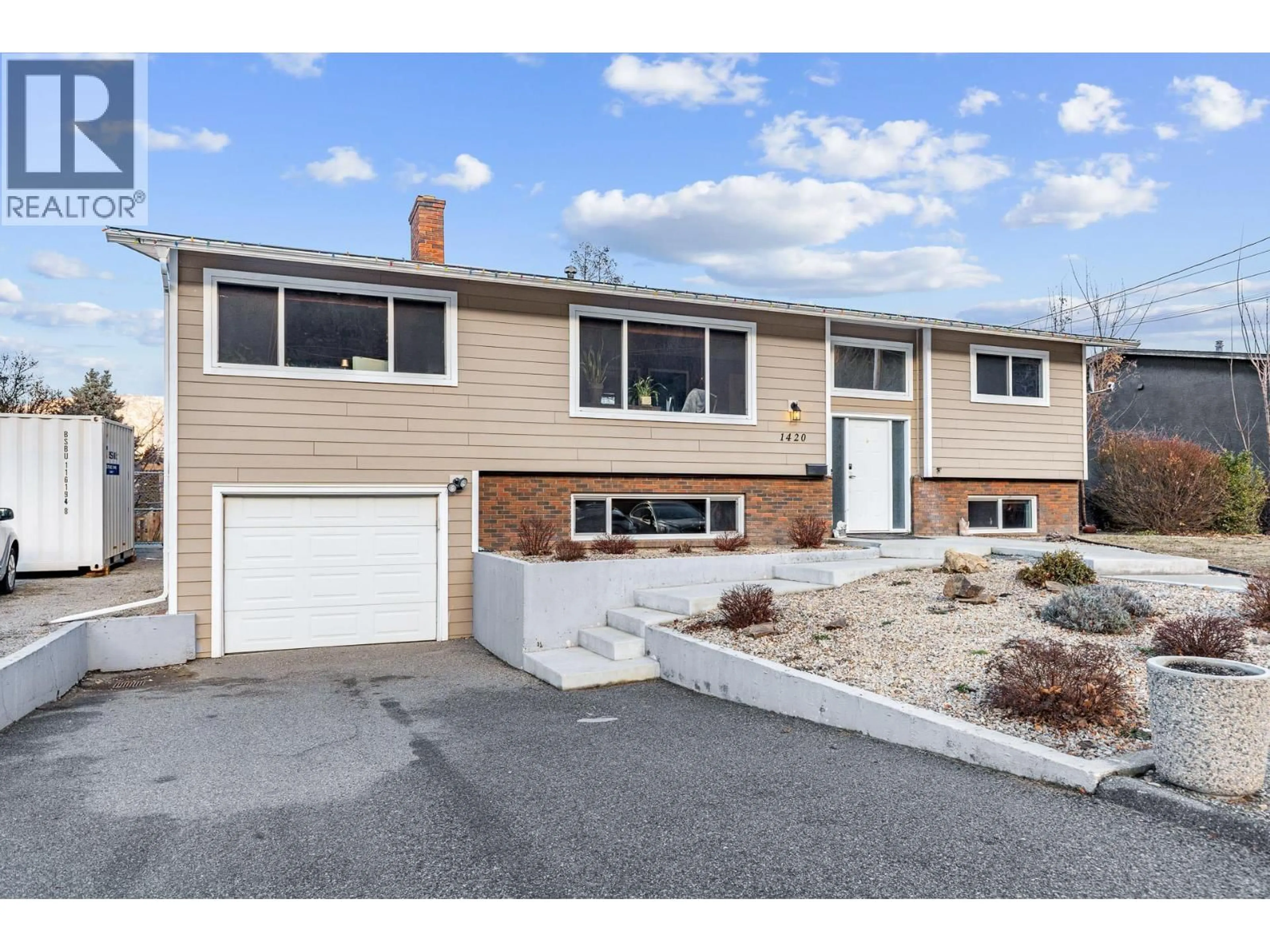 Home with vinyl exterior material, street for 1420 BRENTWOOD ROAD, West Kelowna British Columbia V1Z1L1