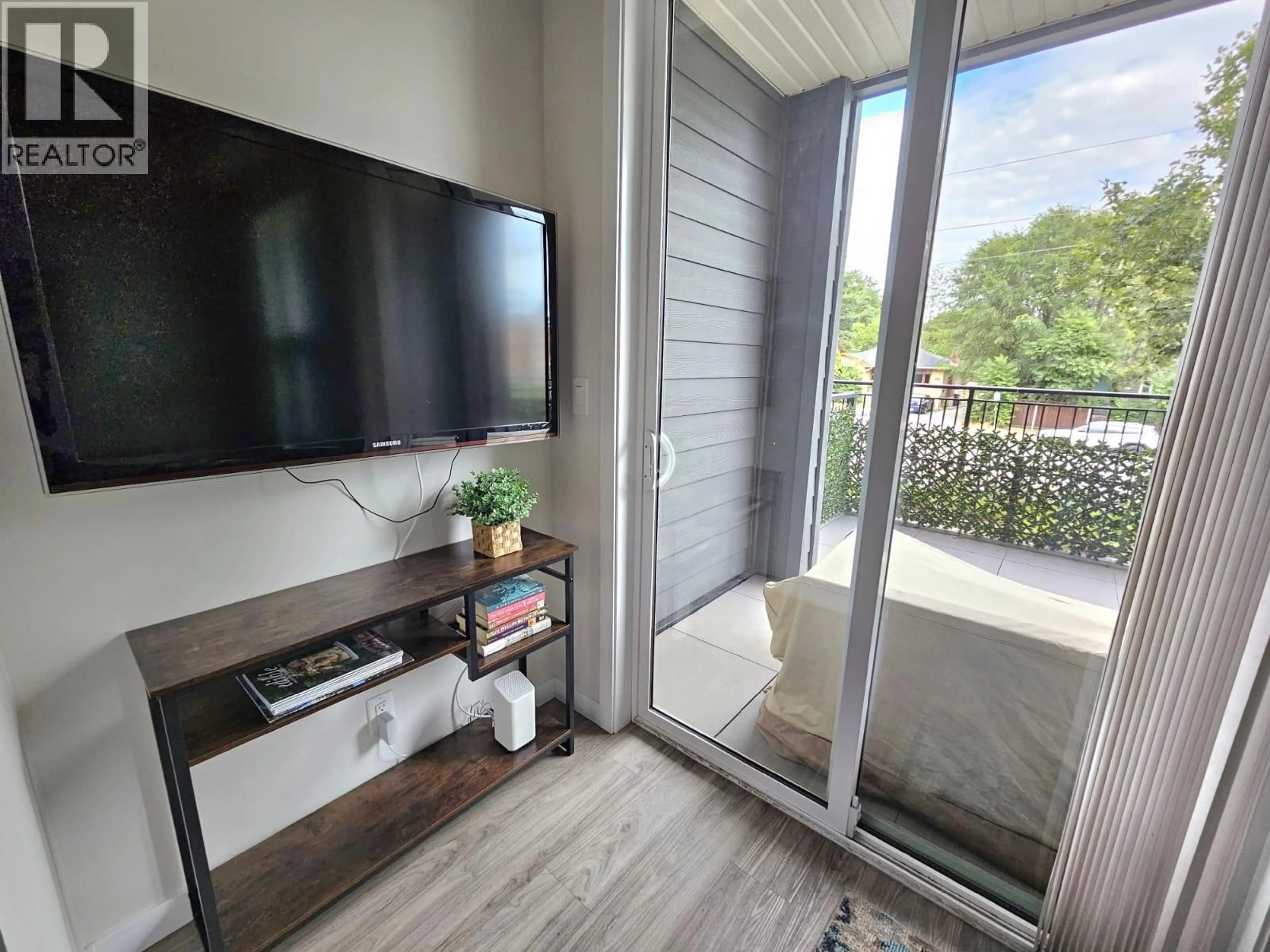 Balcony in the apartment, water/lake/river/ocean view for 102 - 1800 RICHTER STREET, Kelowna British Columbia V1Y0G9