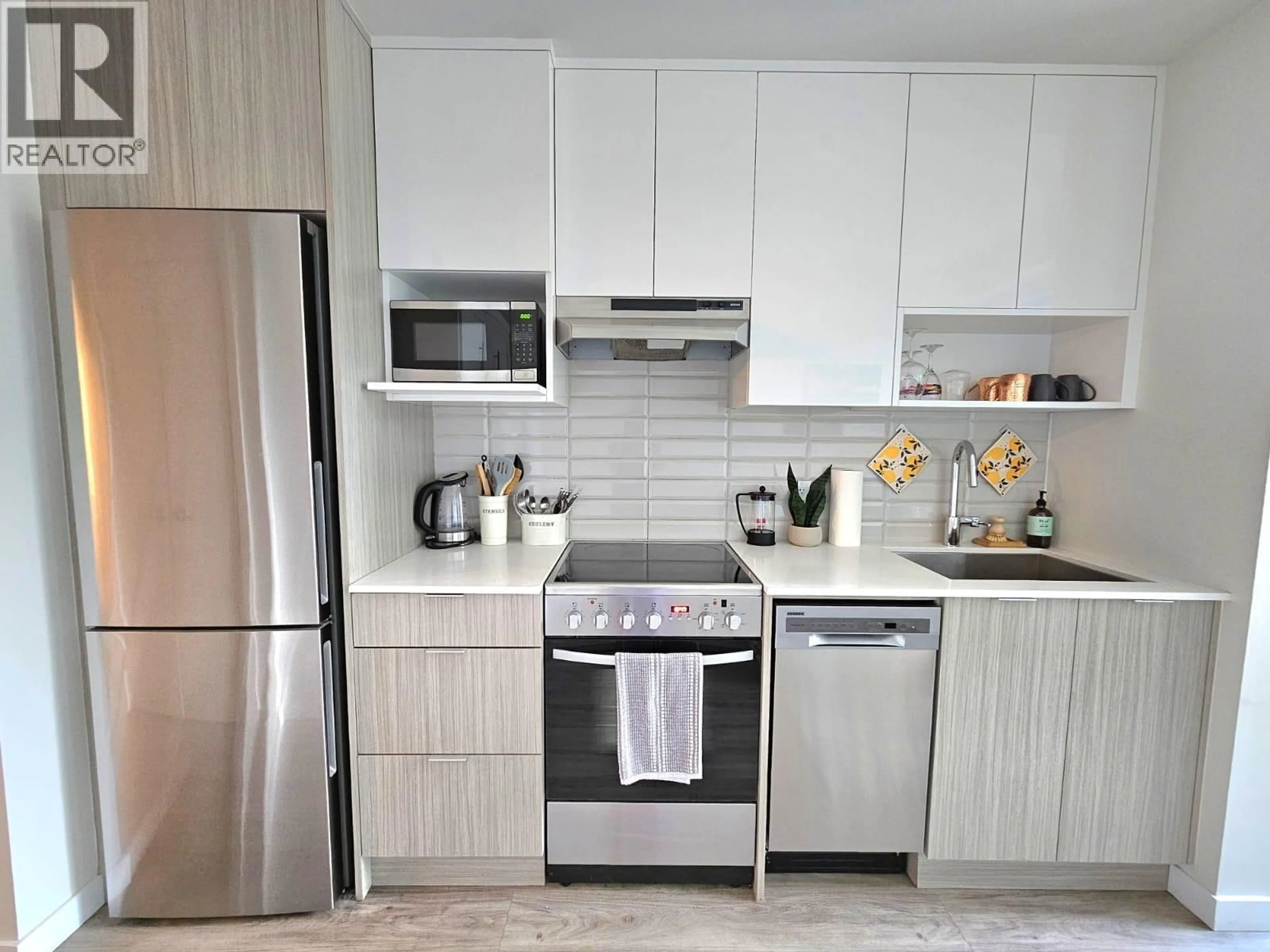 Standard kitchen, unknown for 102 - 1800 RICHTER STREET, Kelowna British Columbia V1Y0G9