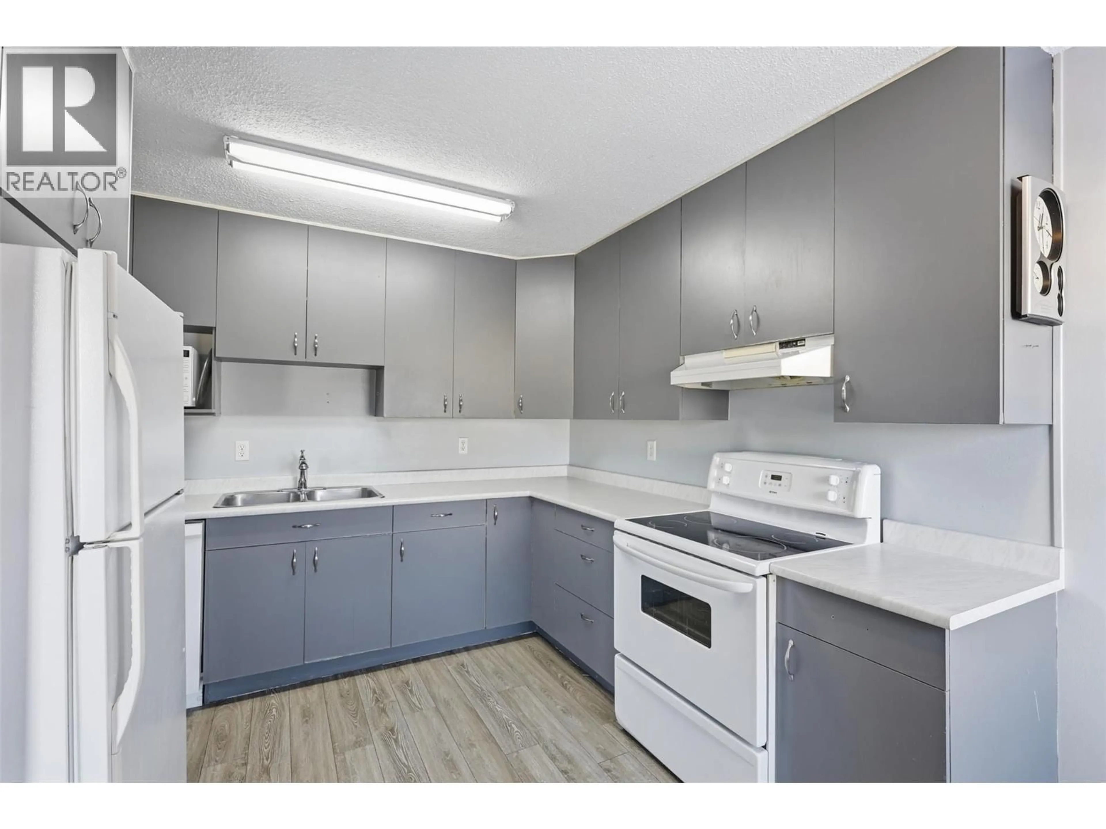 Standard kitchen, unknown for 383 HOLLYBURN DRIVE, Kamloops British Columbia V2E1Y9