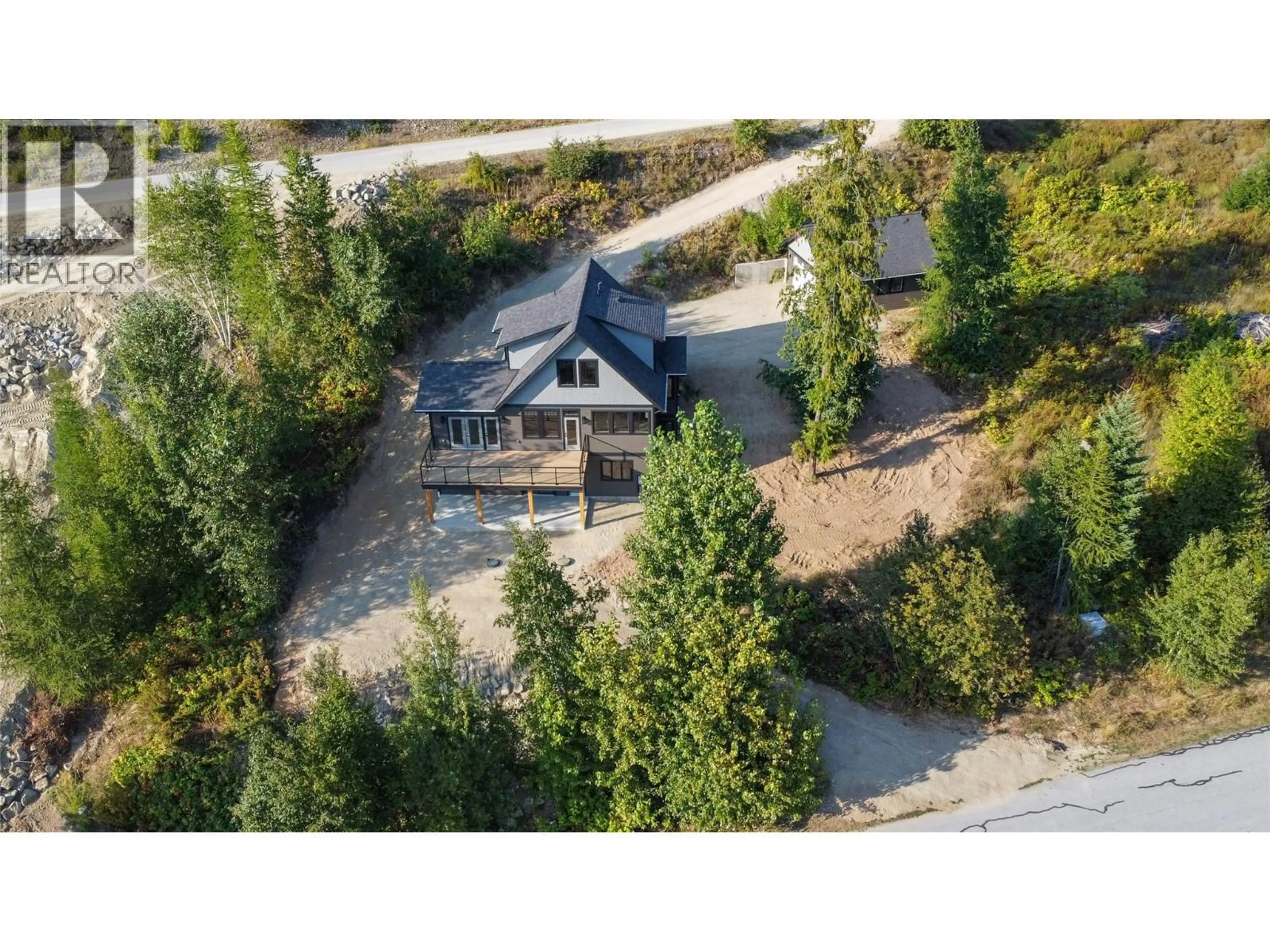 A pic from outside/outdoor area/front of a property/back of a property/a pic from drone, unknown for 145 LAKEVIEW DRIVE, Nelson British Columbia V1L6W6