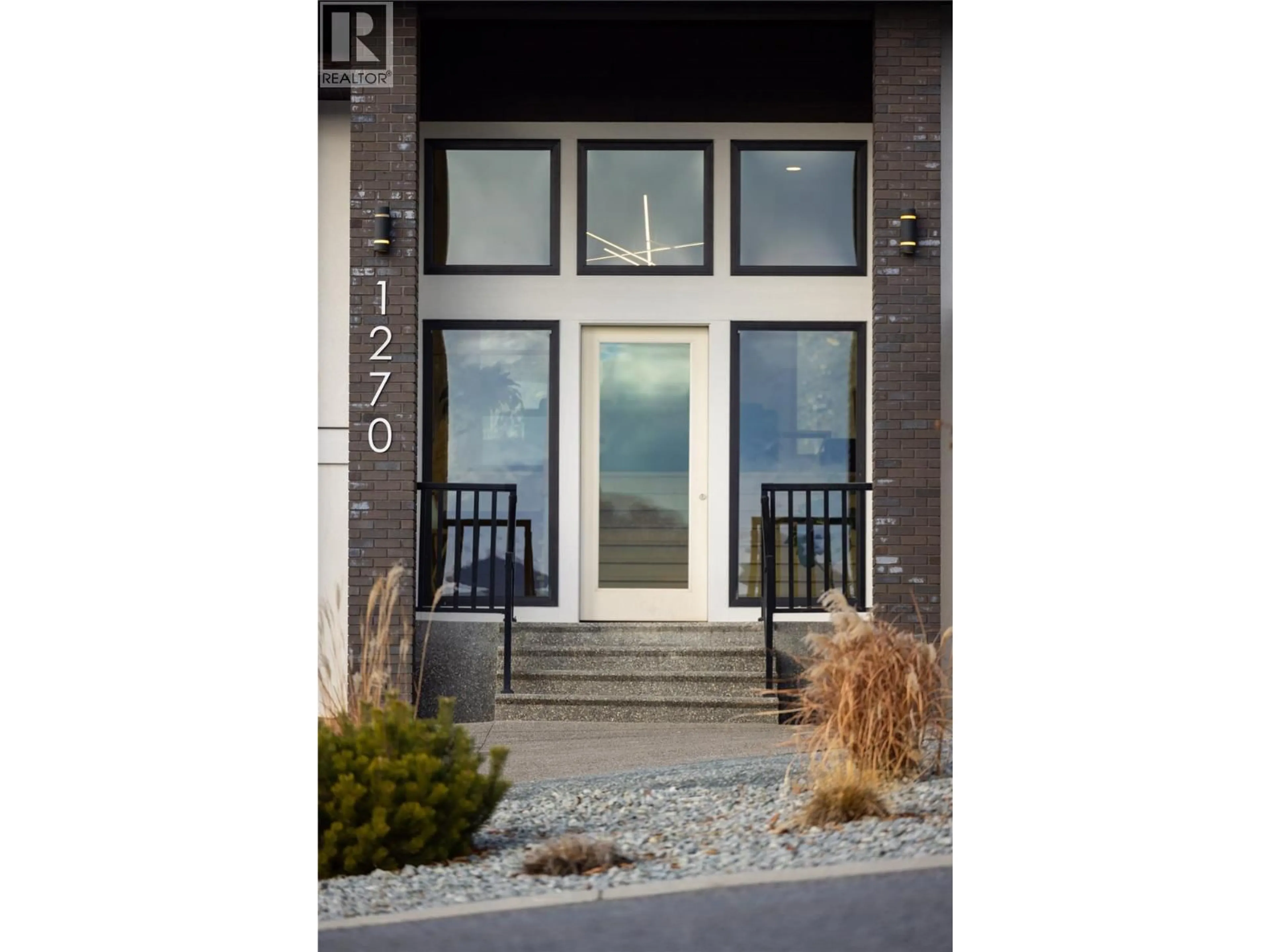 Indoor entryway for 1270 MINE HILL DRIVE, Kelowna British Columbia V1P0A1