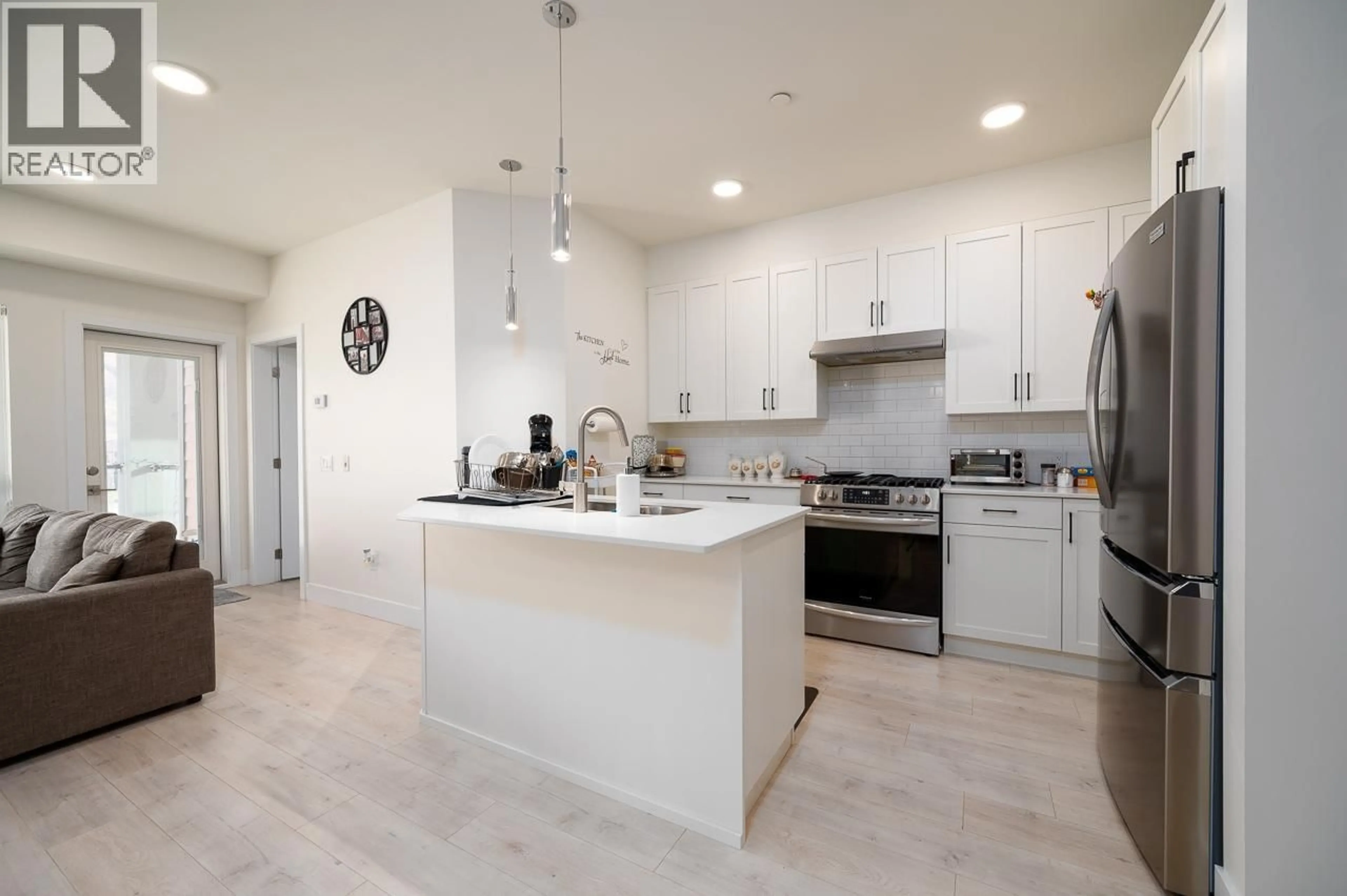 Open concept kitchen, ceramic/tile floor for 104 - 651 DUNES DRIVE, Kamloops British Columbia V2B8M8