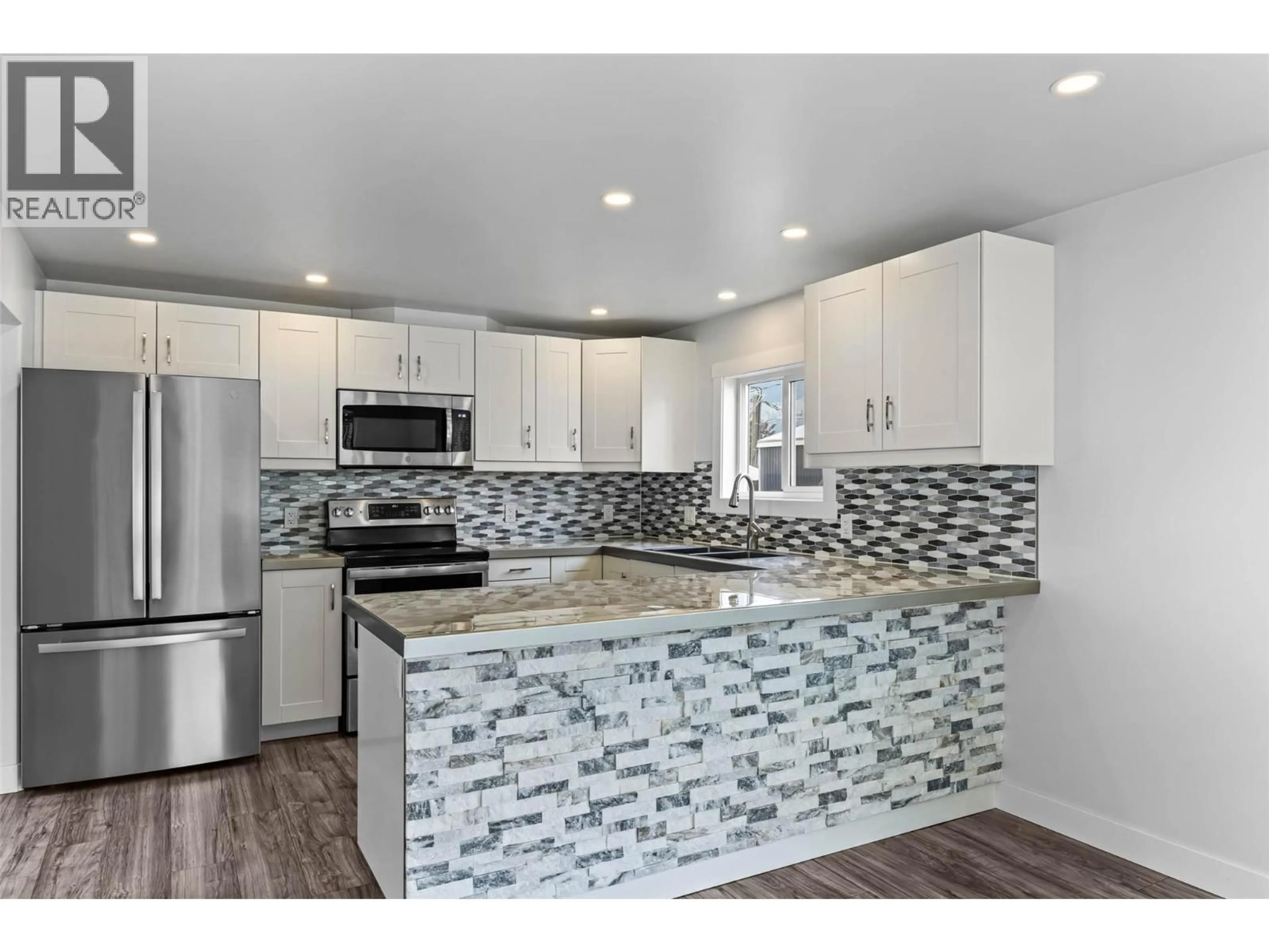 Open concept kitchen, ceramic/tile floor for 32 - 1214 OKANAGAN AVENUE, Chase British Columbia V0E1M0