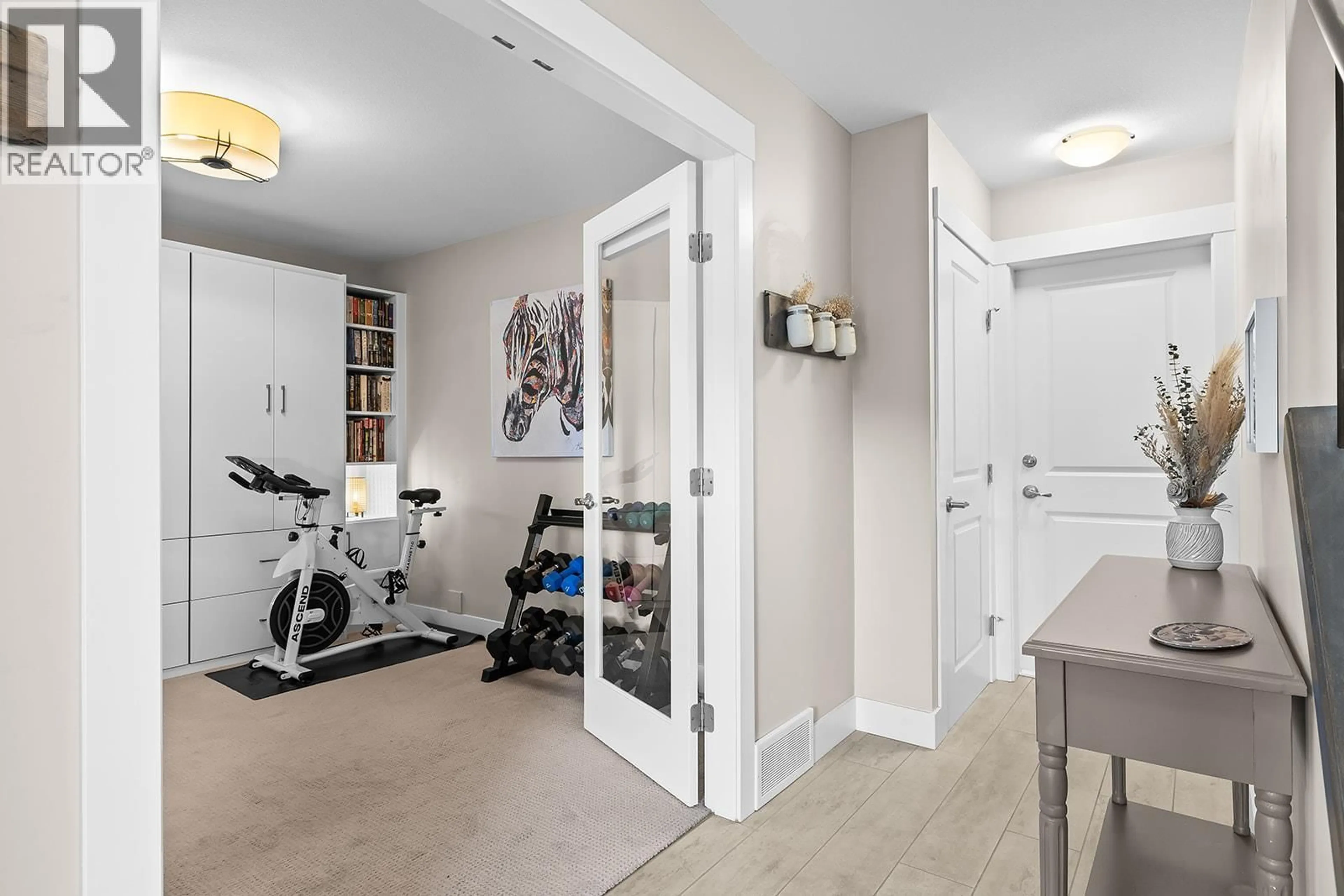 Indoor entryway for 1330 ROCKY POINT DRIVE, Kelowna British Columbia V1V2Z9