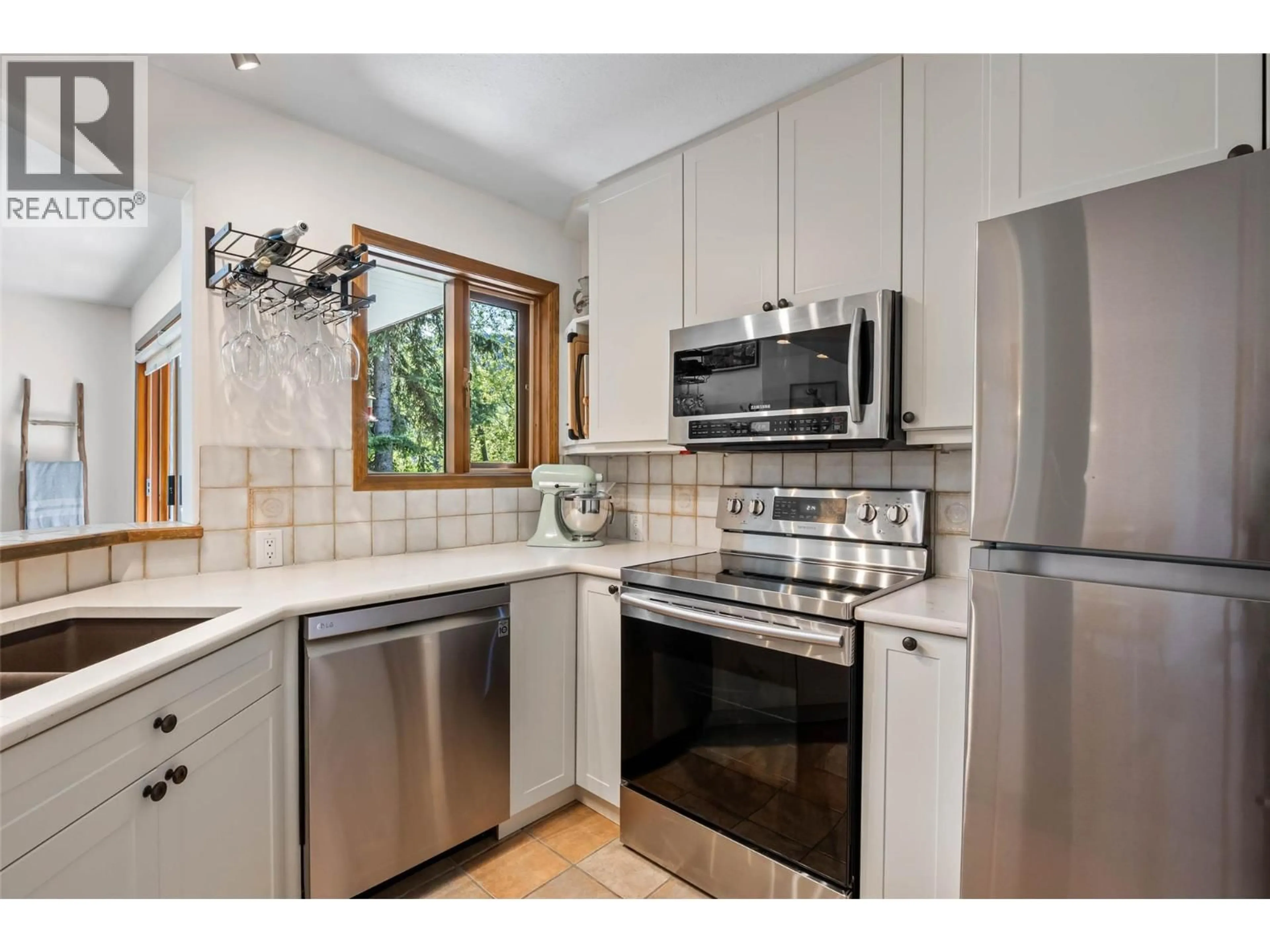 Open concept kitchen, unknown for 24 - 2140 SUN PEAKS ROAD, Sun Peaks British Columbia V0E5N0