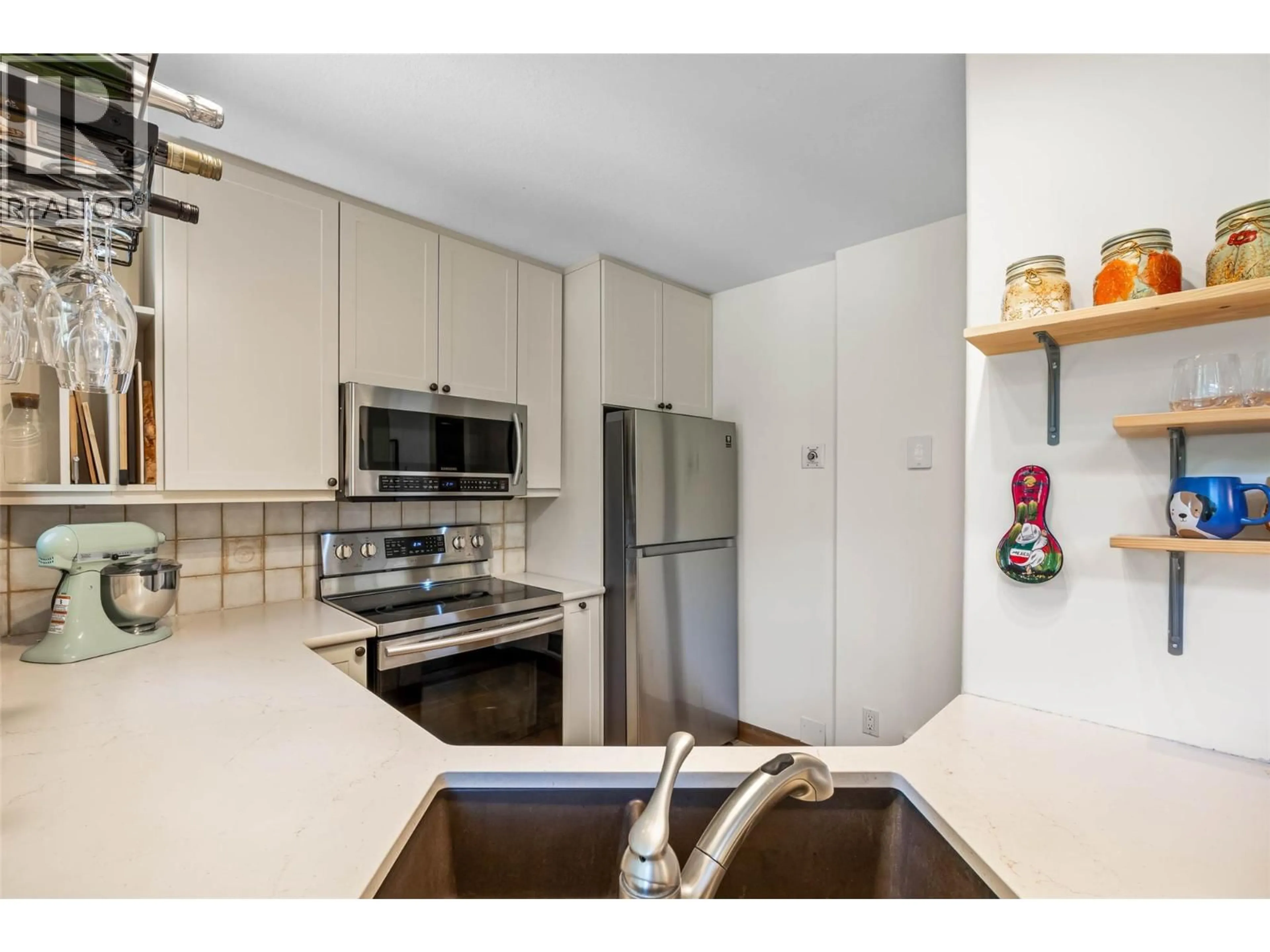 Standard kitchen, ceramic/tile floor for 24 - 2140 SUN PEAKS ROAD, Sun Peaks British Columbia V0E5N0