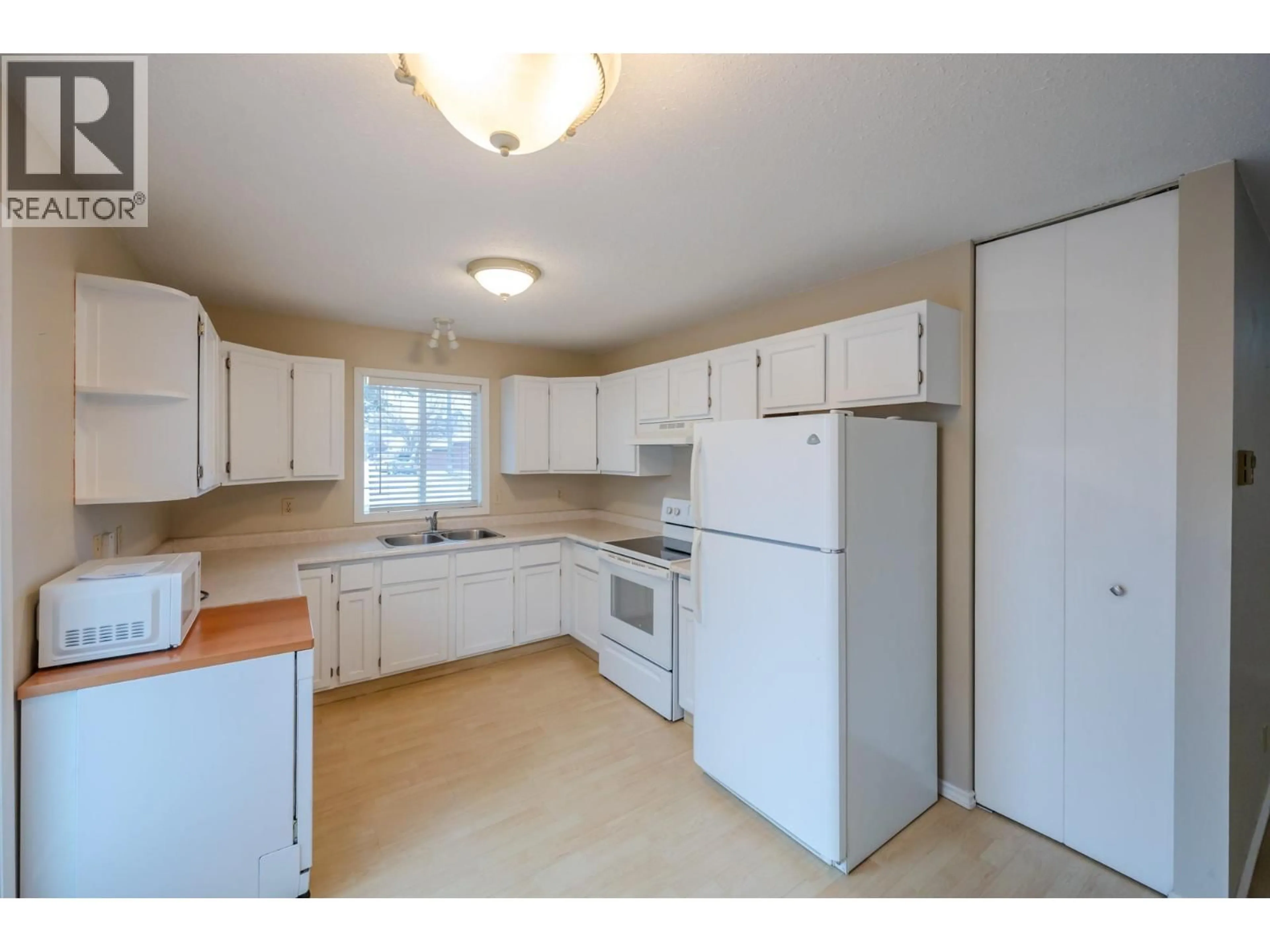 Standard kitchen, unknown for 101 - 601 WADE AVENUE, Penticton British Columbia V2A1V6