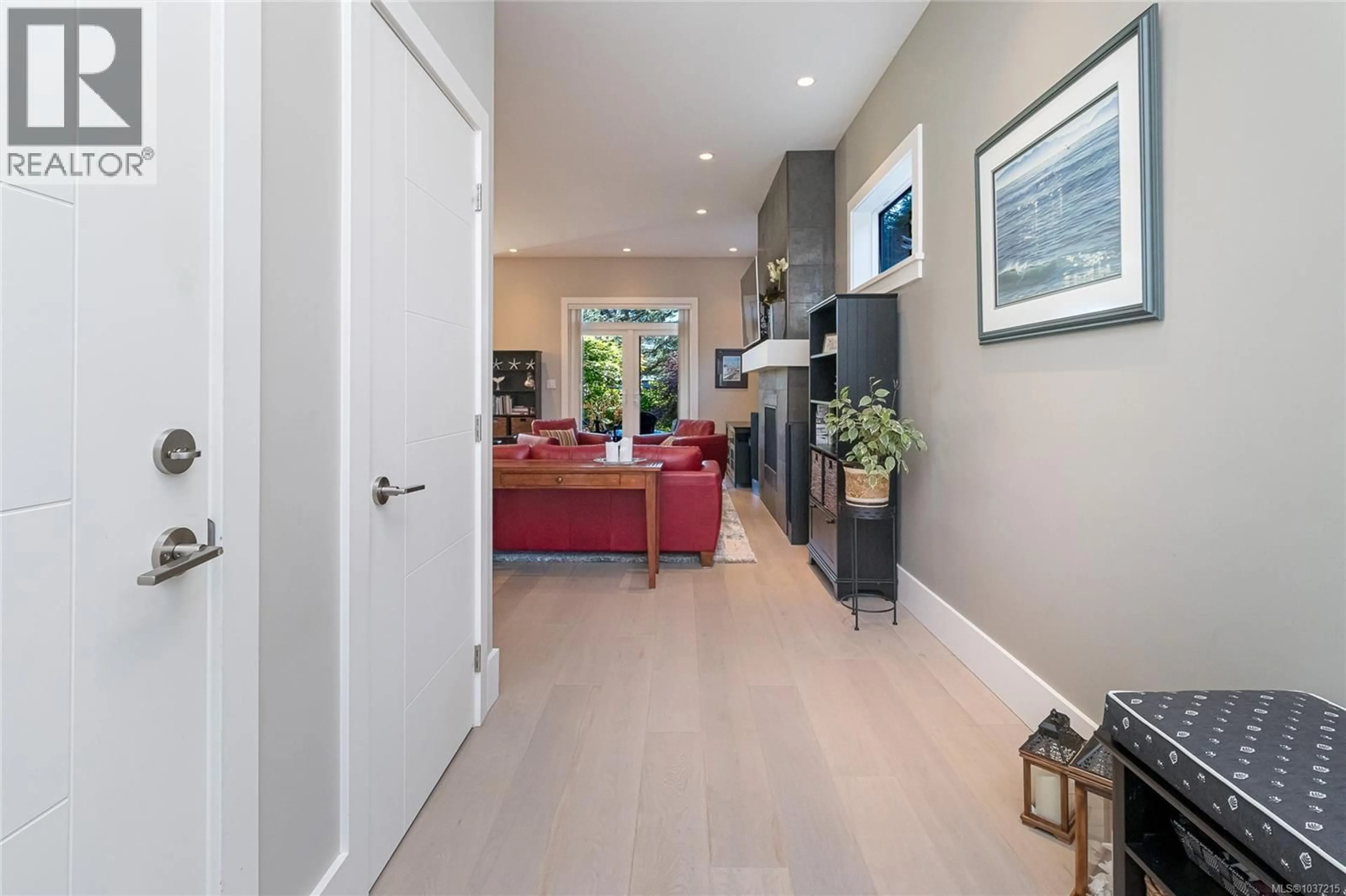 Indoor entryway for 2298 GAIL PLACE, Sidney British Columbia V8L2S2