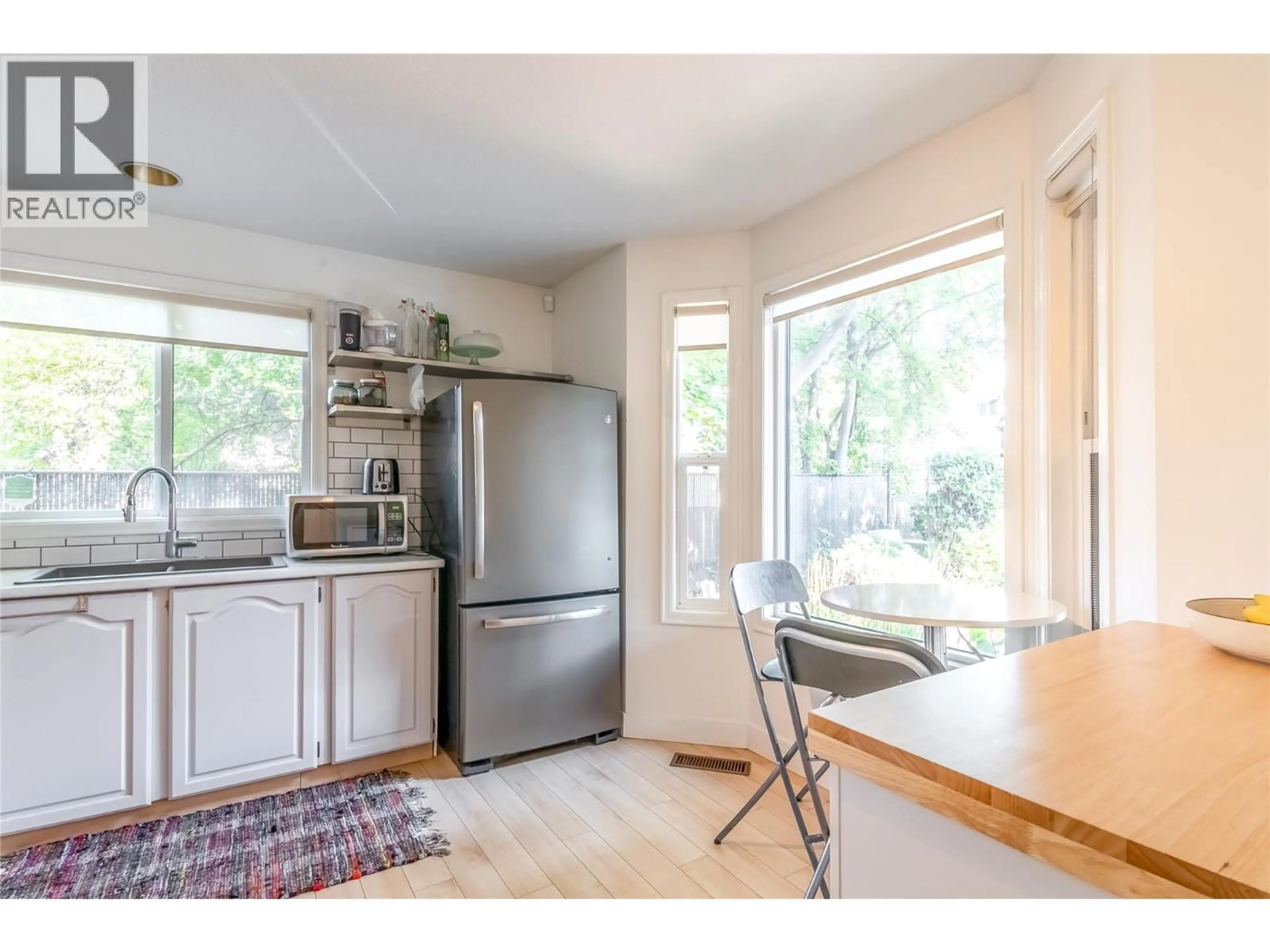 Open concept kitchen, wood/laminate floor for 156 - 1995 BURTCH ROAD, Kelowna British Columbia V1Y4B4
