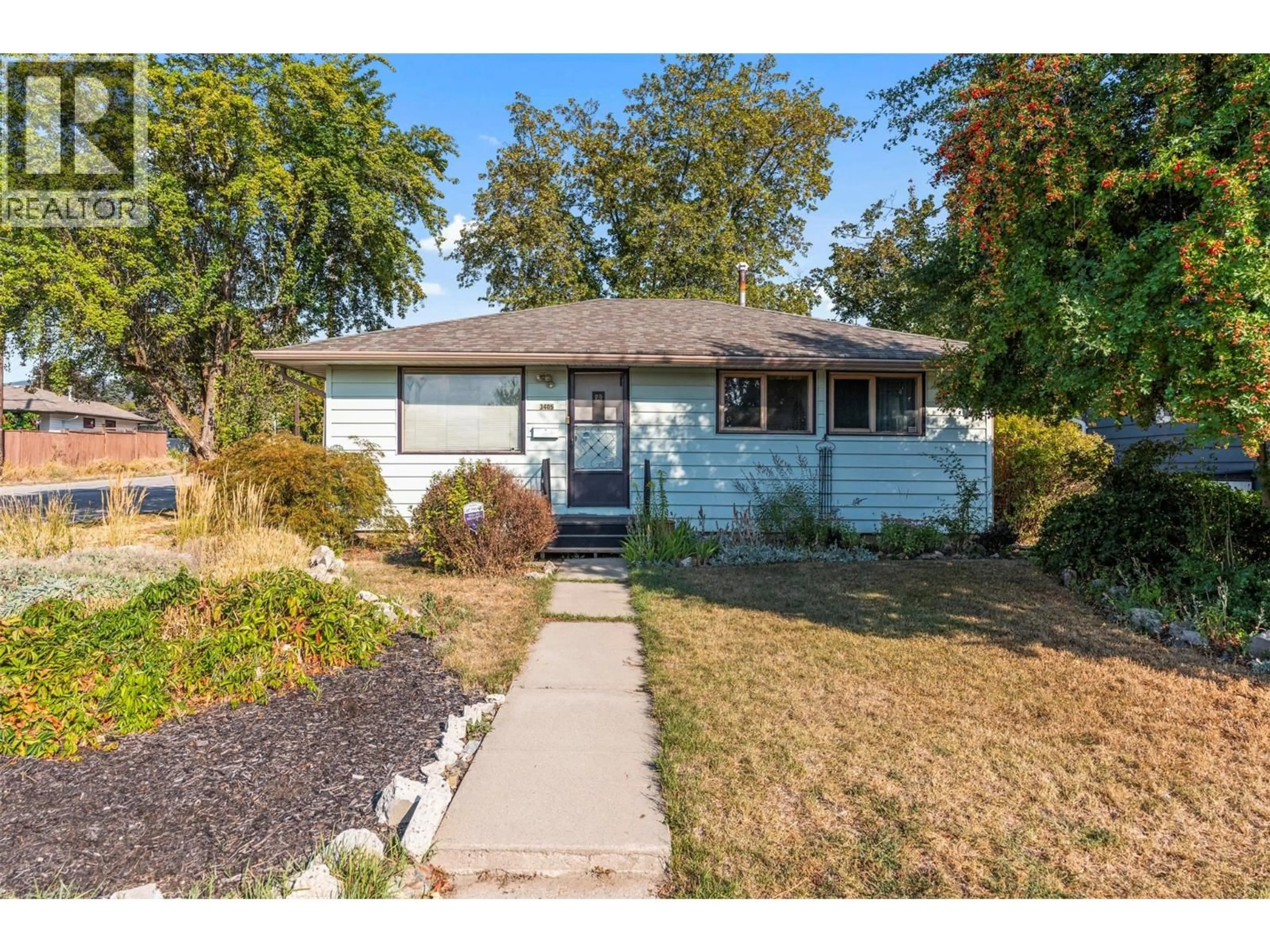 Home with vinyl exterior material, street for 3405 18 STREET, Vernon British Columbia V1T4A8