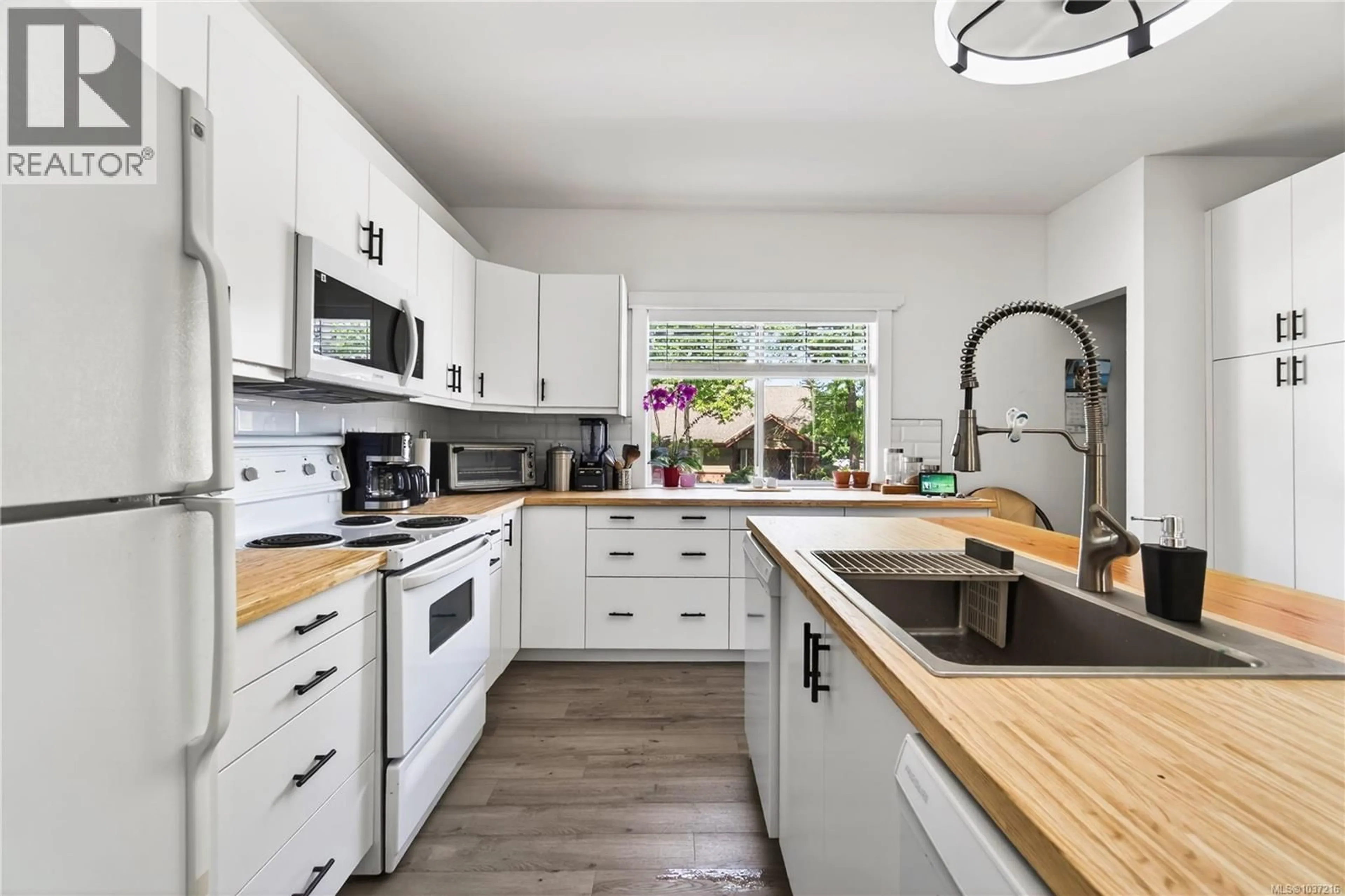 Open concept kitchen, unknown for 203 PRIDEAUX STREET, Nanaimo British Columbia V9R2M9