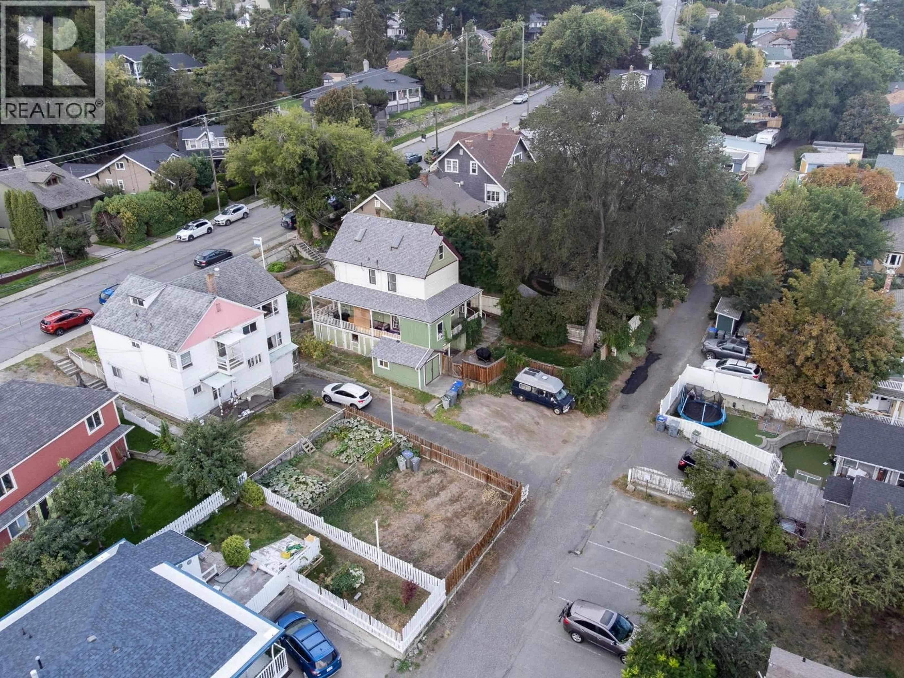 A pic from outside/outdoor area/front of a property/back of a property/a pic from drone, street for 32 BATTLE STREET WEST, Kamloops British Columbia V2G4K1