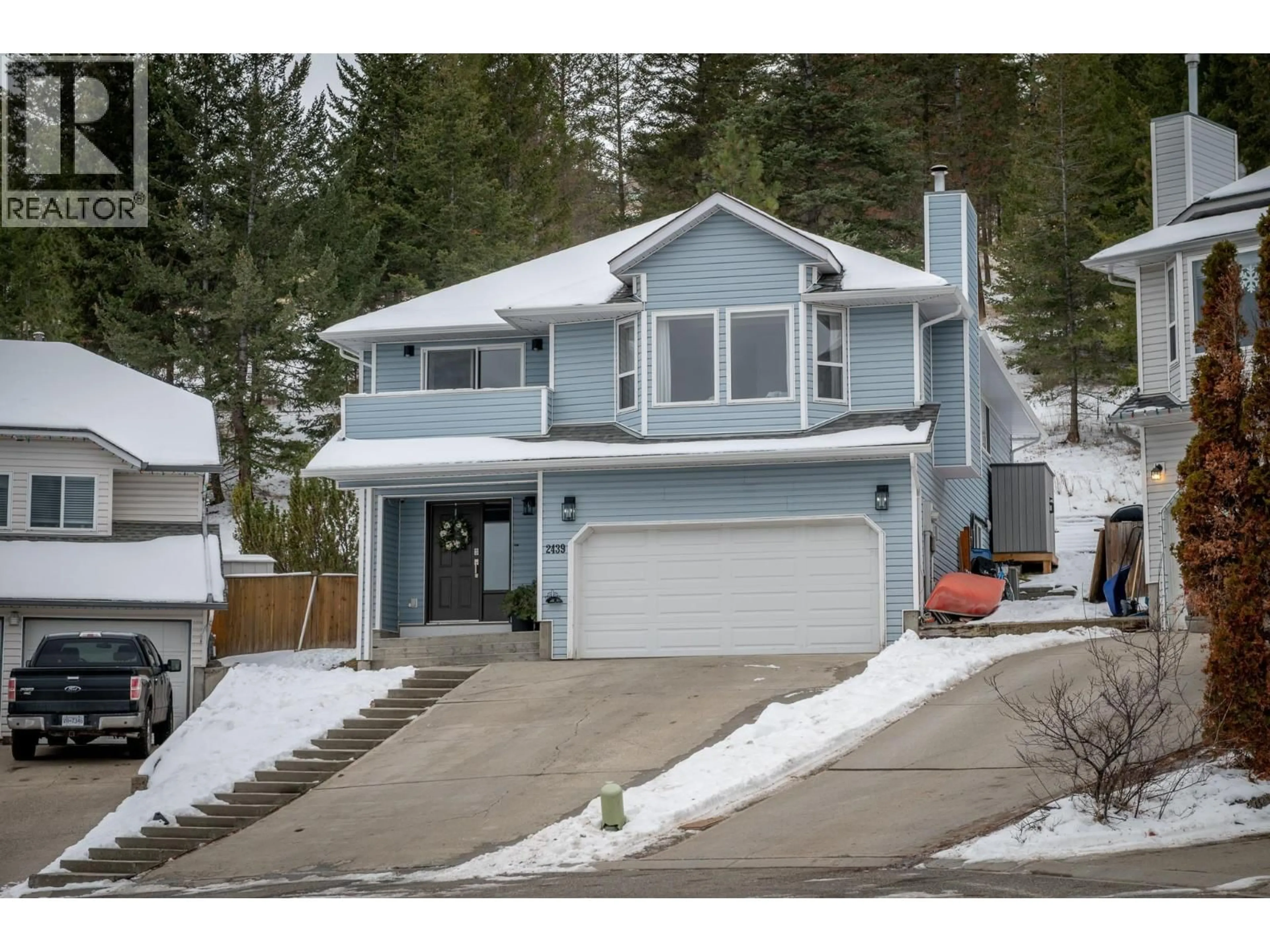 Home with vinyl exterior material, street for 2439 DRUMMOND COURT, Kamloops British Columbia V1S1T9